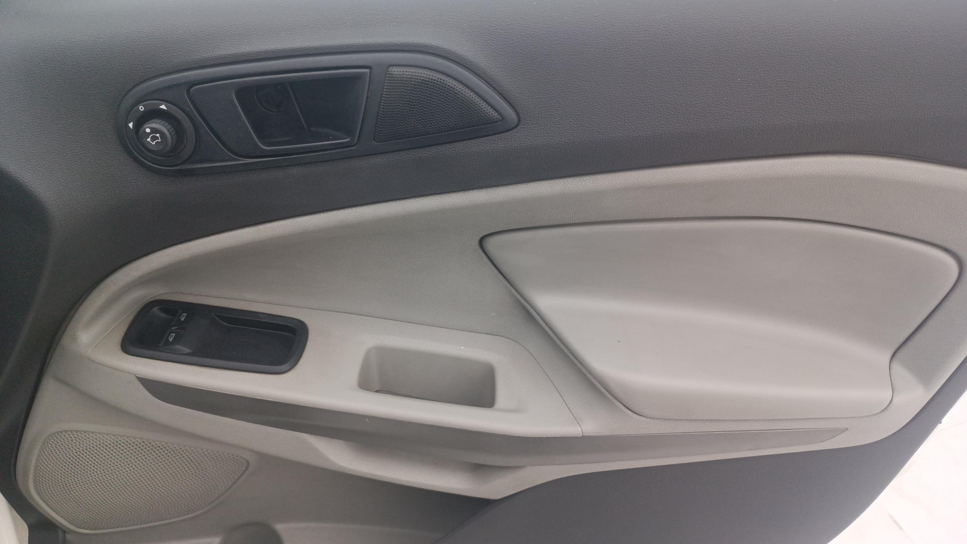 View 2015 Ford EcoSport 1.5 TDCi Diesel Ambiente BS IV Image 32 Used 2015 Ford EcoSport 1.5 TDCi Diesel Ambiente BS IV Image 32