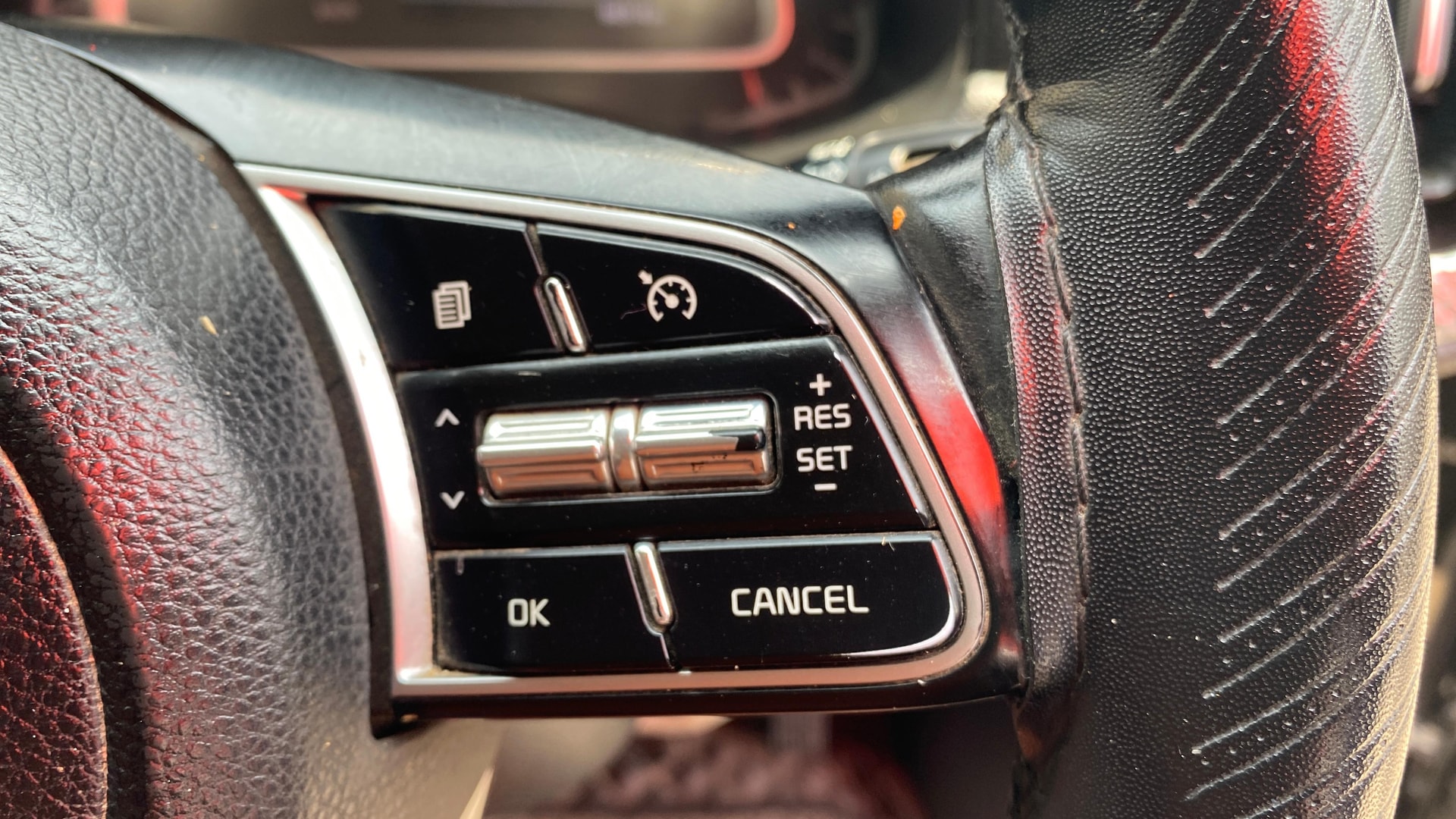 View 2023 Kia Sonet HTE Petrol Image 3 Used 2023 Kia Sonet HTE Petrol Image 3