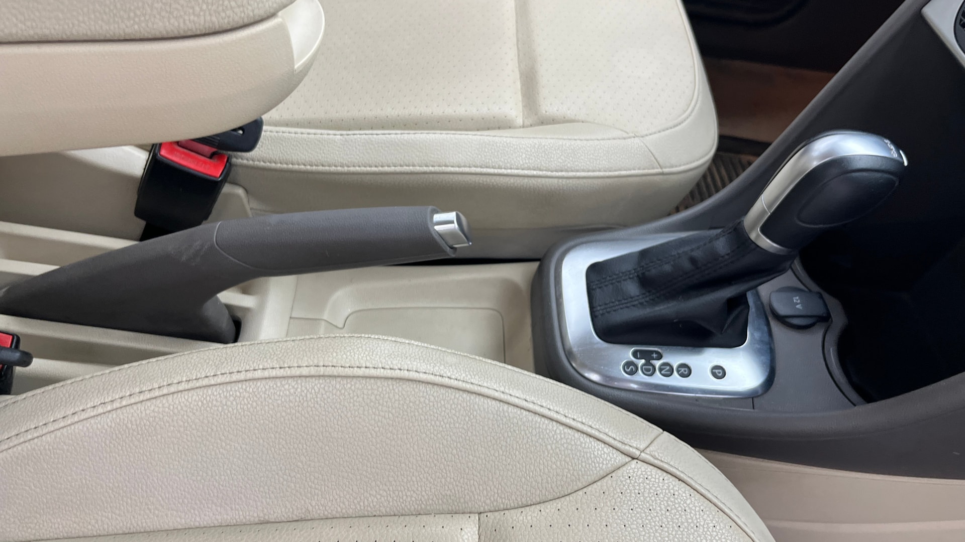 View 2015 Volkswagen Vento DSG Image 37 Used 2015 Volkswagen Vento DSG Image 37