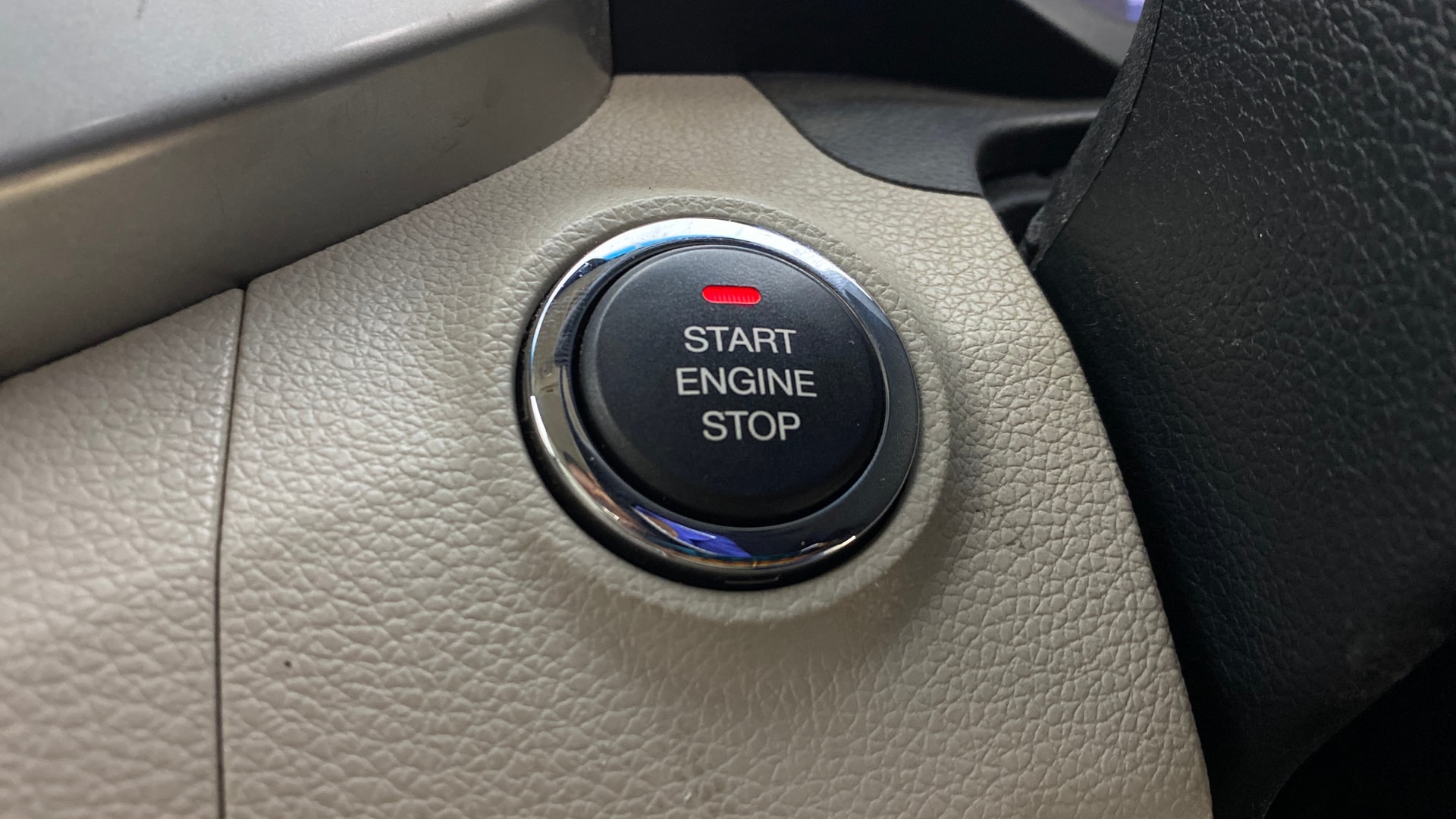View 2019 Mahindra XUV300 W4 Petrol BS IV Image 41 Used 2019 Mahindra XUV300 W4 Petrol BS IV Image 41