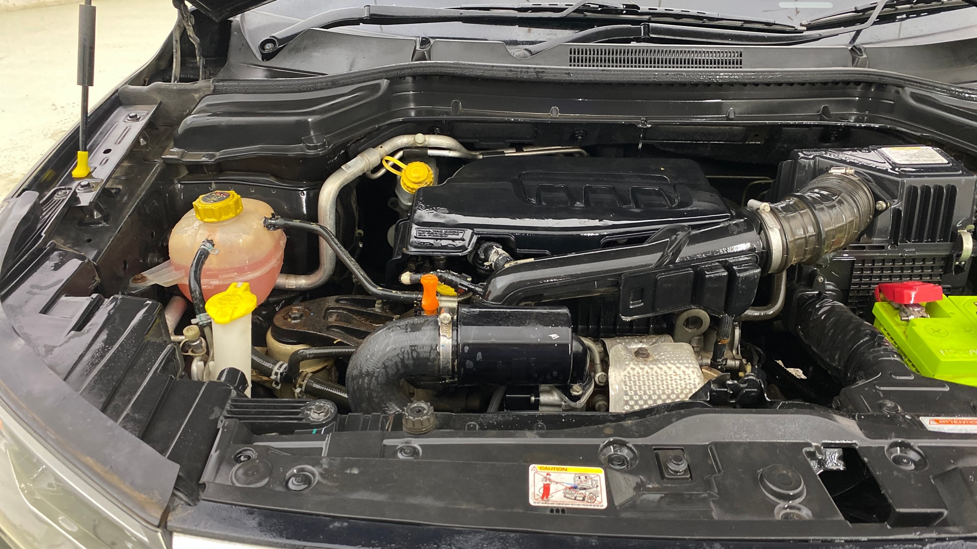 View 2019 Mahindra XUV300 W4 Petrol BS IV Image 26 Used 2019 Mahindra XUV300 W4 Petrol BS IV Image 26