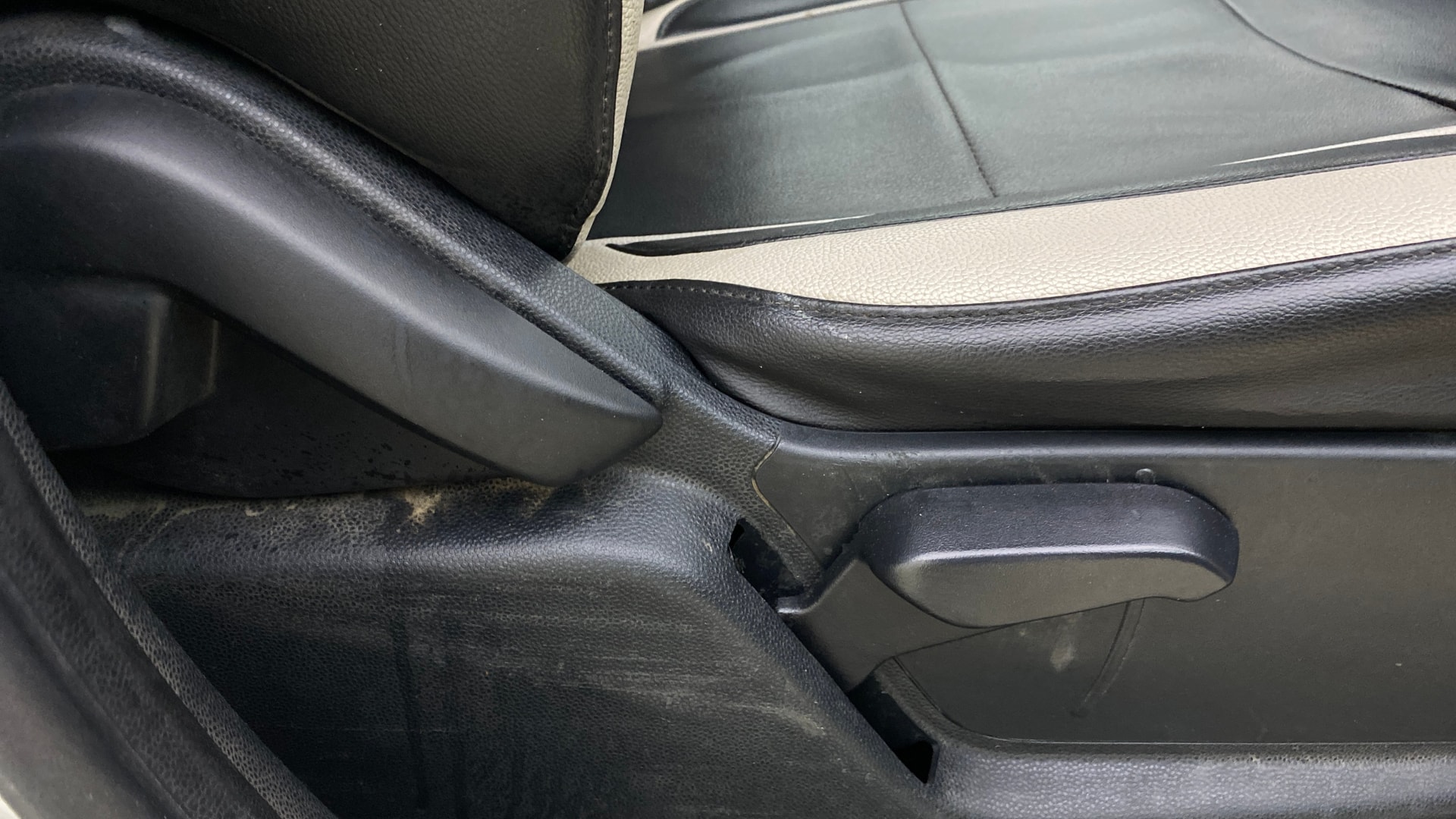 View 2018 Ford EcoSport 1.5 TDCi Diesel Ambiente BS IV Image 10 Used 2018 Ford EcoSport 1.5 TDCi Diesel Ambiente BS IV Image 10