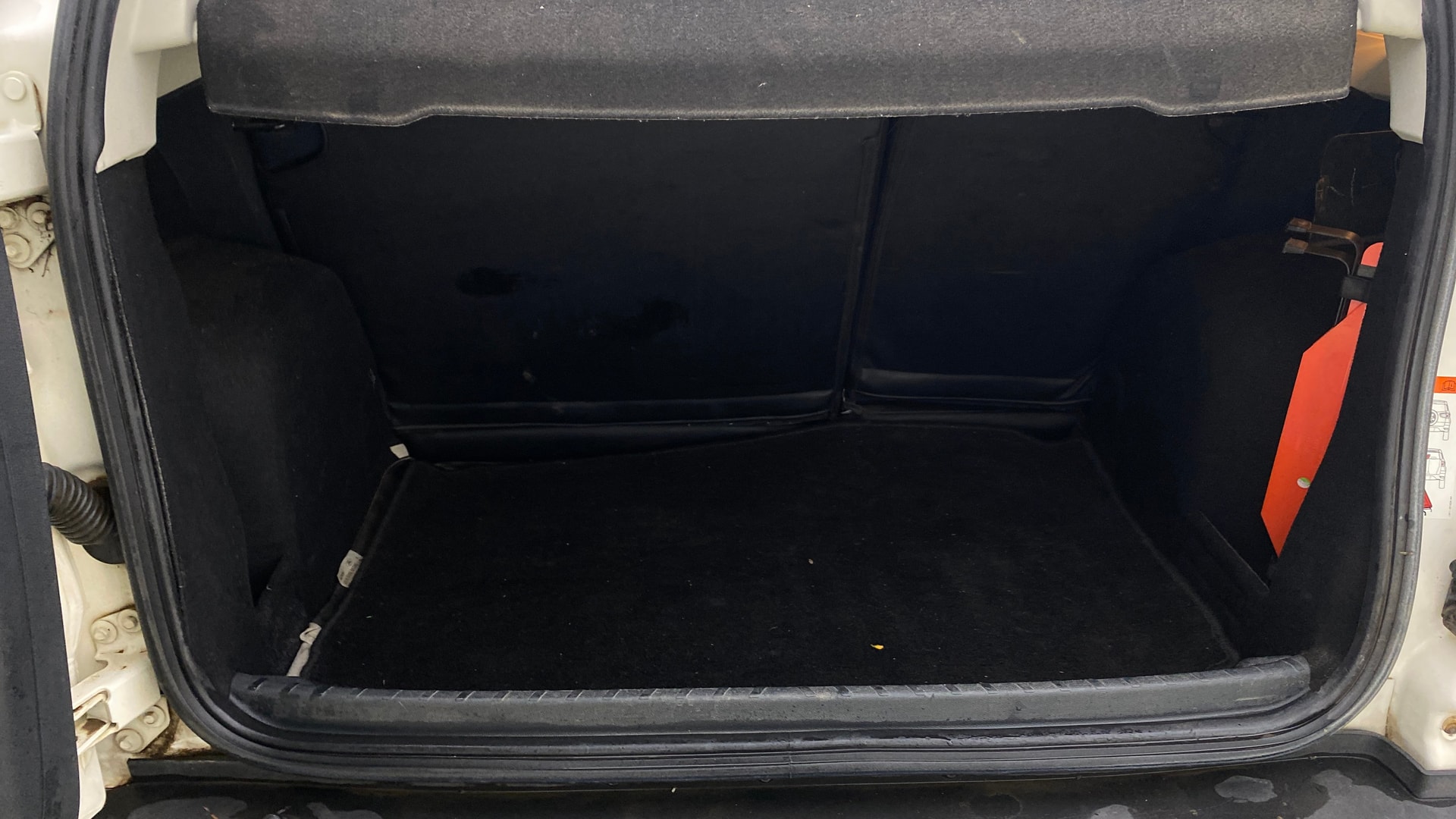 View 2018 Ford EcoSport 1.5 TDCi Diesel Ambiente BS IV Image 6 Used 2018 Ford EcoSport 1.5 TDCi Diesel Ambiente BS IV Image 6