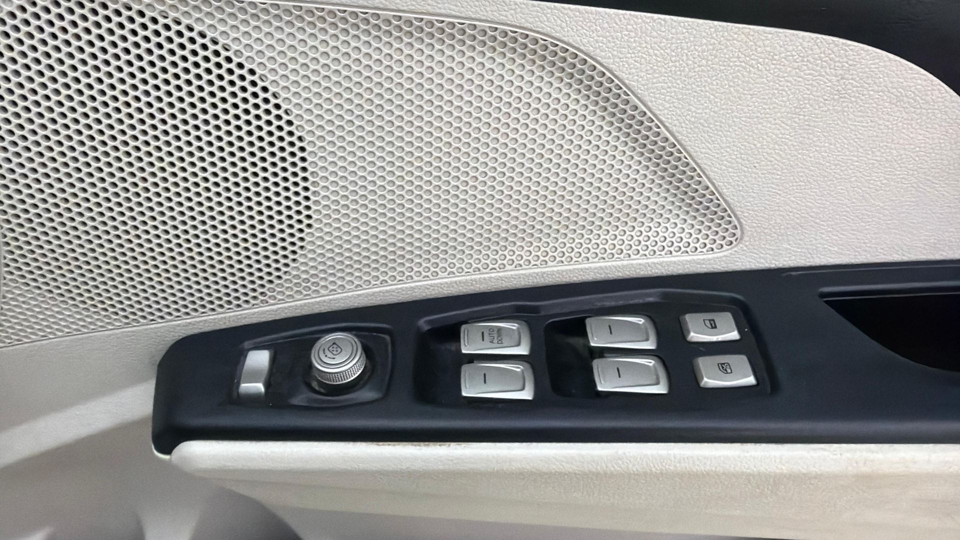 View 2021 Mahindra XUV300 W4 Petrol BS IV Image 37 Used 2021 Mahindra XUV300 W4 Petrol BS IV Image 37