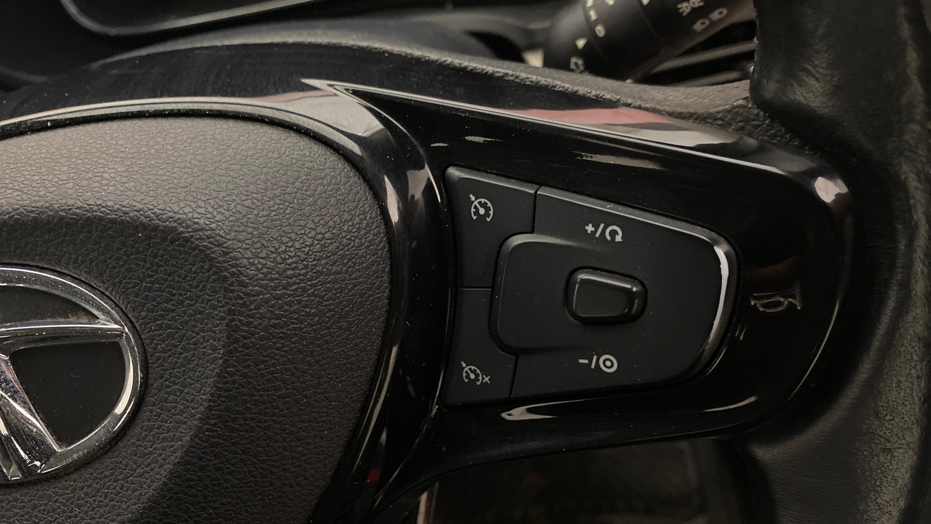 View 2024 Tata Nexon Revotron XE Image 3 Used 2024 Tata Nexon Revotron XE Image 3