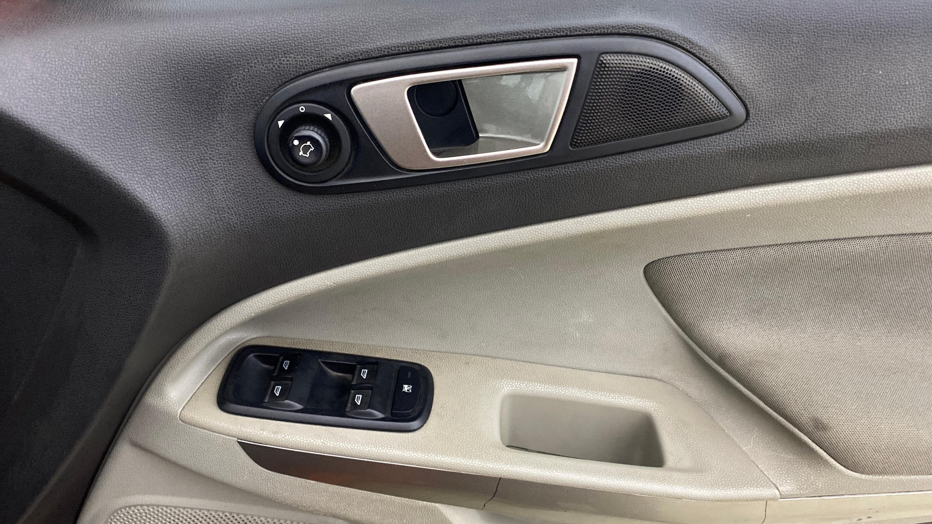 View 2014 Ford EcoSport 1.5 TDCi Diesel Ambiente BS IV Image 32 Used 2014 Ford EcoSport 1.5 TDCi Diesel Ambiente BS IV Image 32