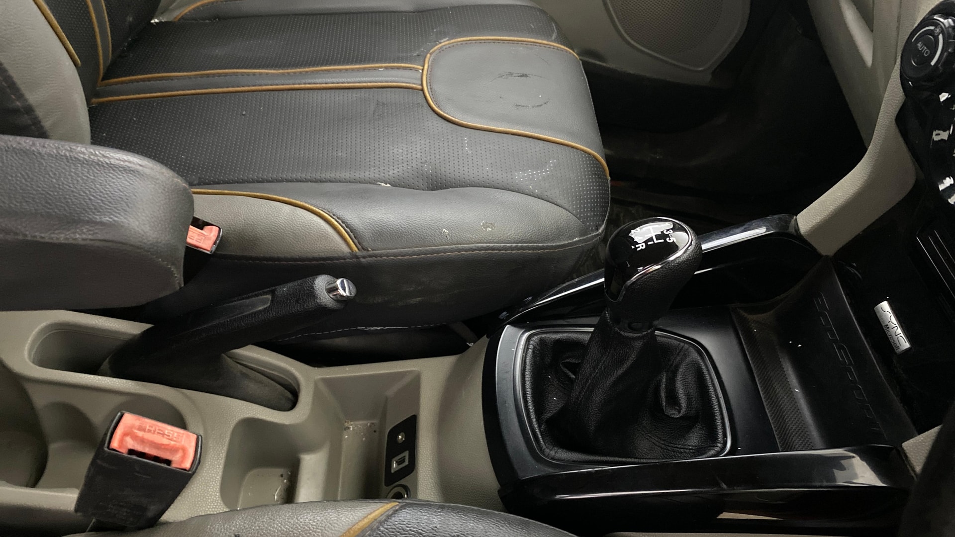 View 2014 Ford EcoSport 1.5 TDCi Diesel Ambiente BS IV Image 37 Used 2014 Ford EcoSport 1.5 TDCi Diesel Ambiente BS IV Image 37