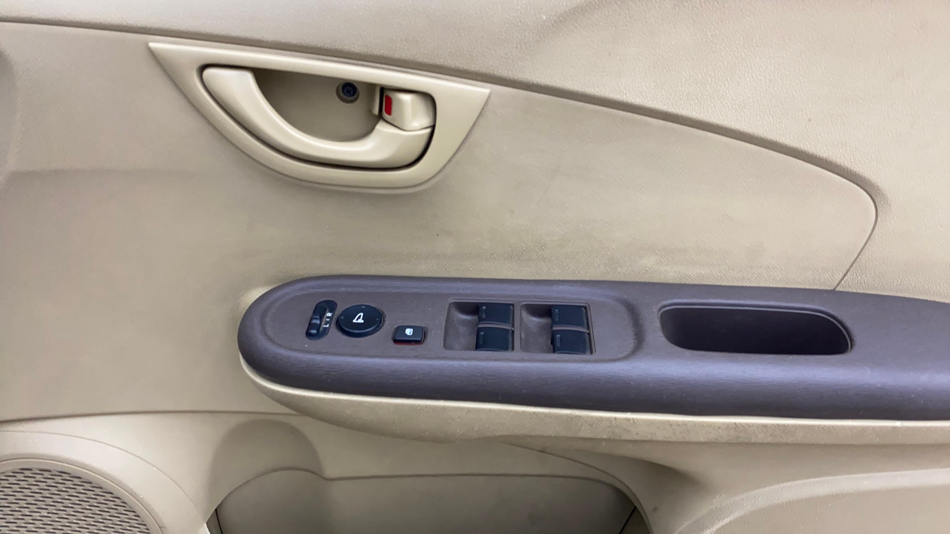 View 2013 Honda Amaze E MT Petrol BS IV Image 37 Used 2013 Honda Amaze E MT Petrol BS IV Image 37