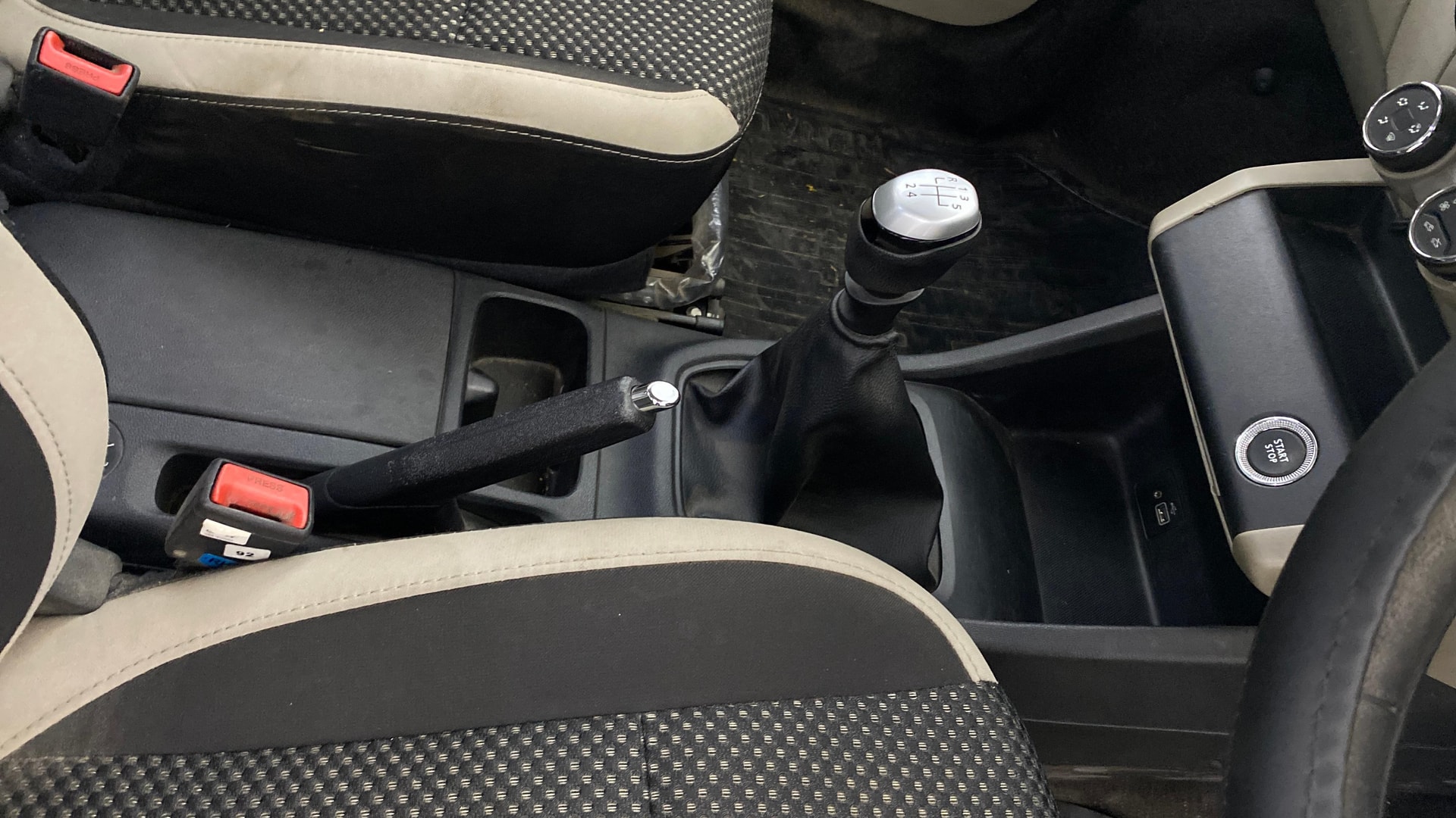 View 2020 Renault Triber RXZ Image 40 Used 2020 Renault Triber RXZ Image 40
