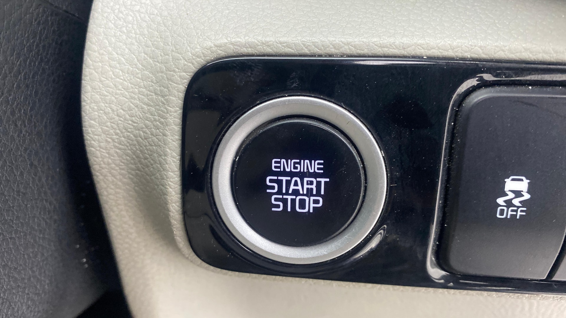 View 2024 Kia Sonet HTE Petrol Image 40 Used 2024 Kia Sonet HTE Petrol Image 40
