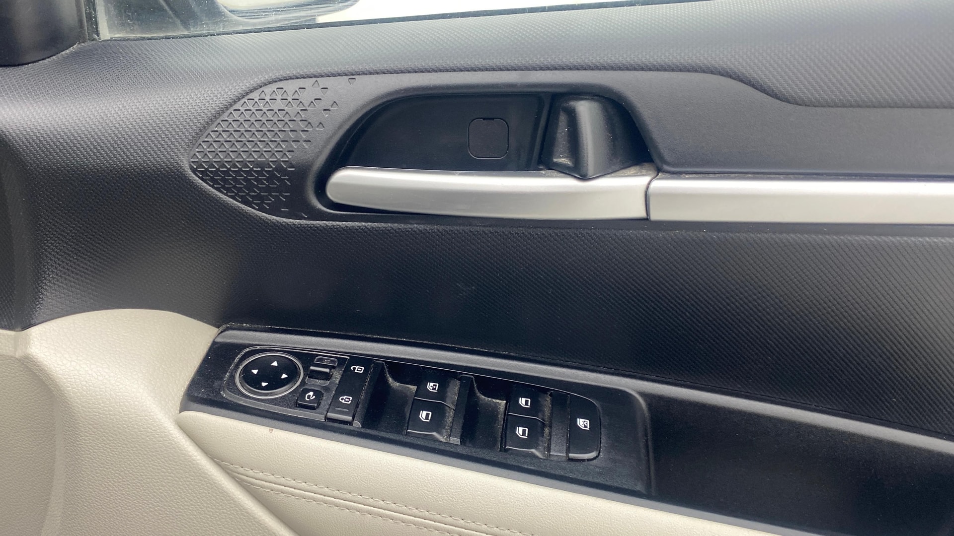 View 2024 Kia Sonet HTE Petrol Image 39 Used 2024 Kia Sonet HTE Petrol Image 39