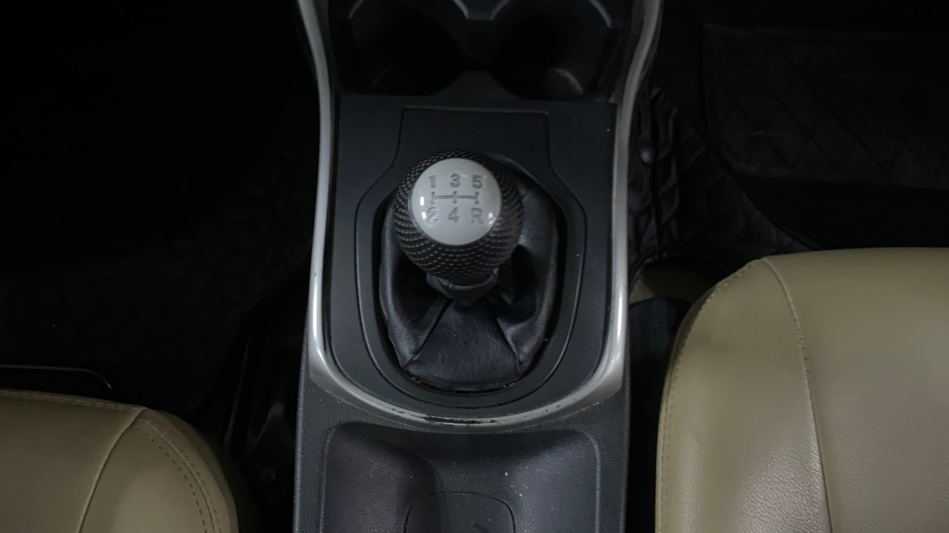 View 2019 Honda City ZX MT Diesel Anniversary Edition Image 42 Used 2019 Honda City ZX MT Diesel Anniversary Edition Image 42