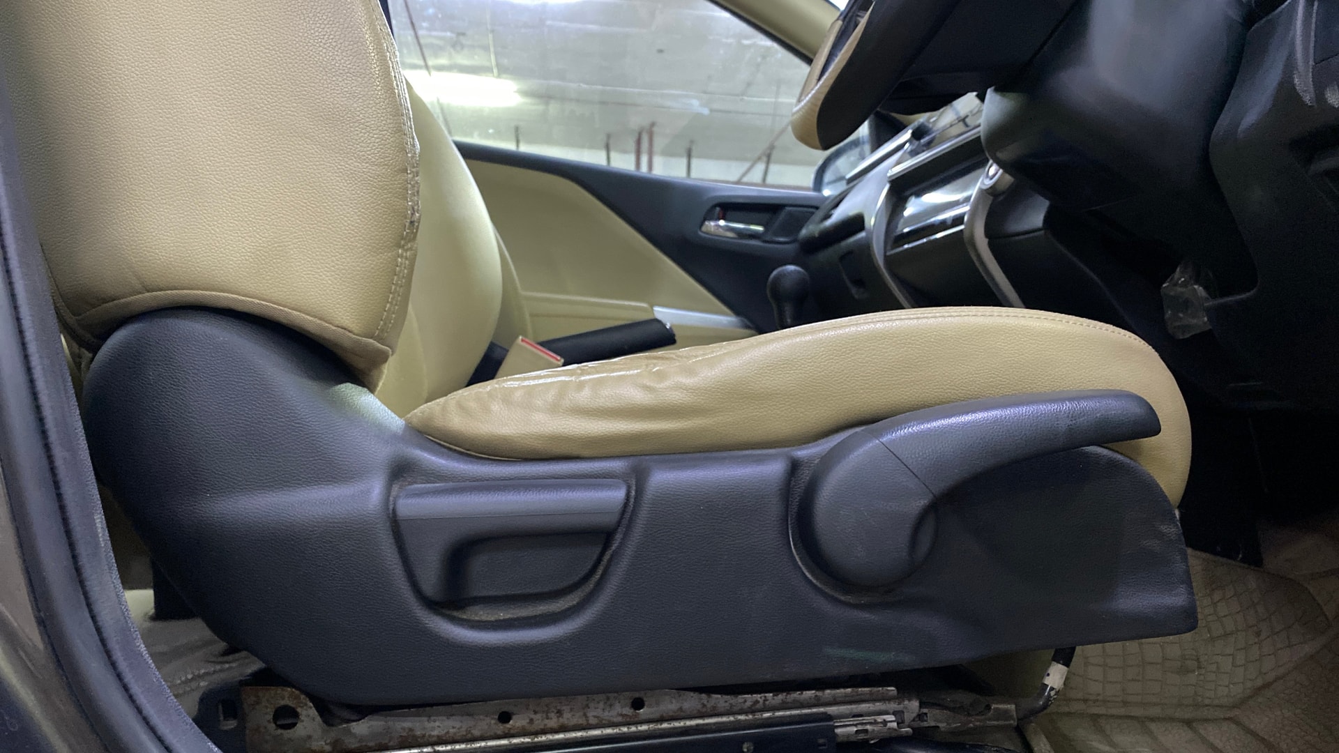 View 2015 Honda City ZX MT Diesel Anniversary Edition Image 12 Used 2015 Honda City ZX MT Diesel Anniversary Edition Image 12