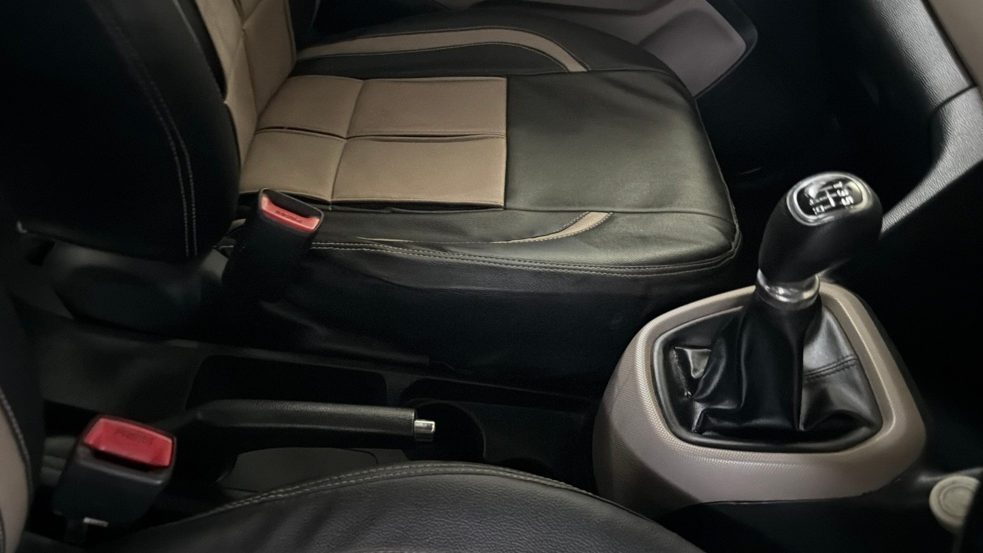 View 2015 Hyundai Grand i10 Sportz 1.2 Kappa Image 37 Used 2015 Hyundai Grand i10 Sportz 1.2 Kappa Image 37