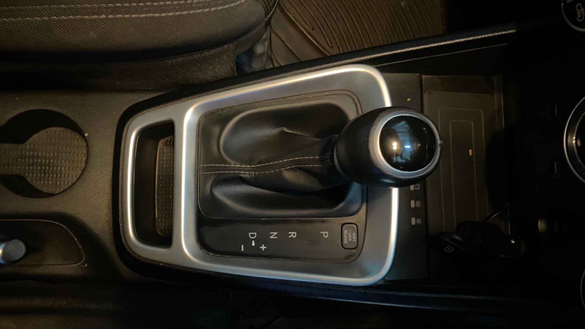 View 2019 Hyundai Venue SX Plus 1.0 Petrol AT Image 40 Used 2019 Hyundai Venue SX Plus 1.0 Petrol AT Image 40