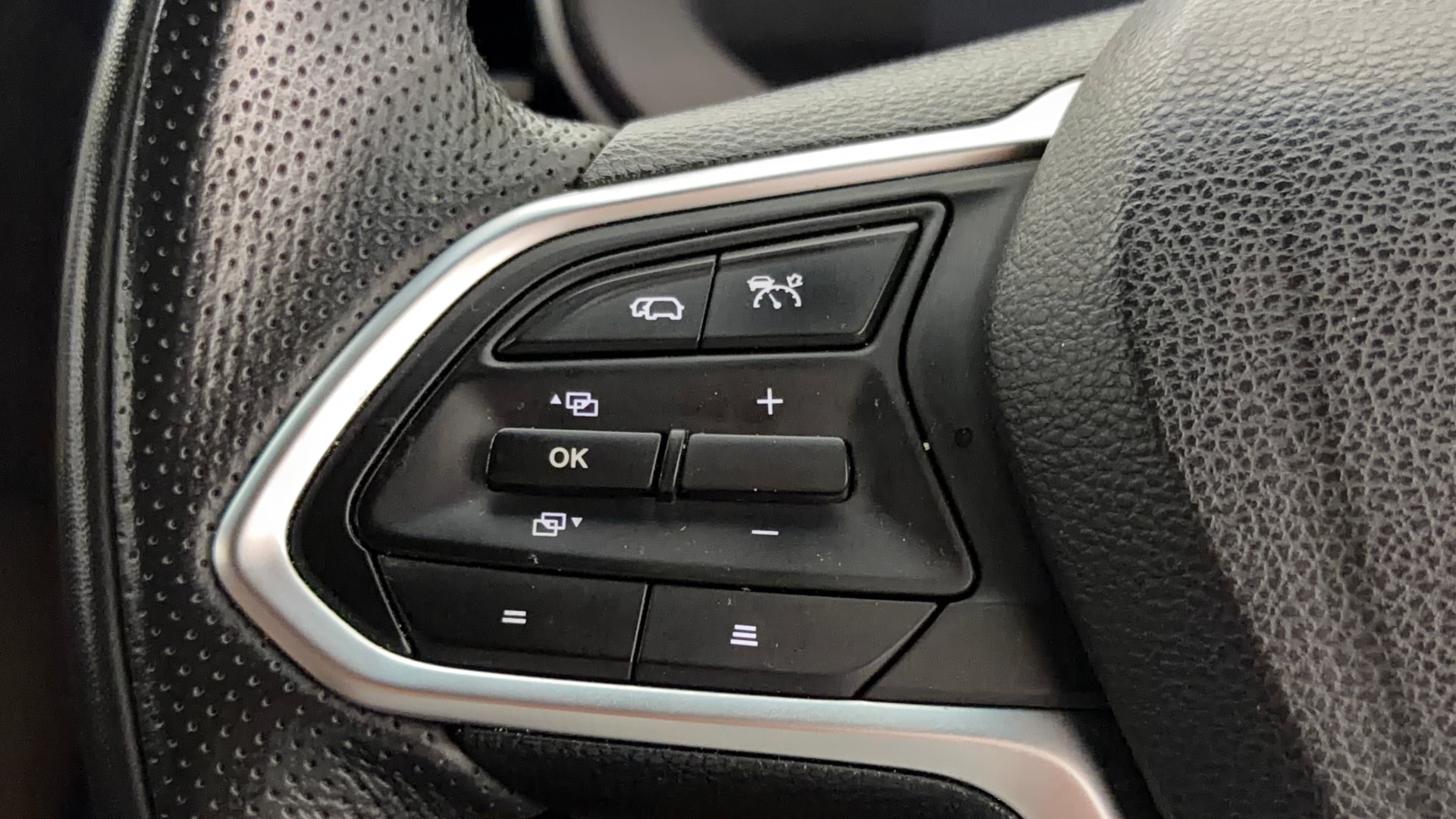 View 2024 MG Hector Plus Savvy Pro 7 Seater CVT Petrol Image 3 Used 2024 MG Hector Plus Savvy Pro 7 Seater CVT Petrol Image 3