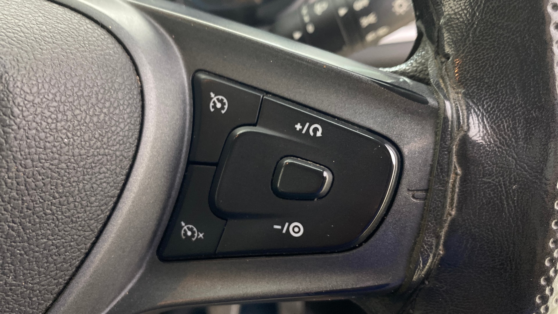 View 2022 Tata Altroz XT Petrol Image 3 Used 2022 Tata Altroz XT Petrol Image 3