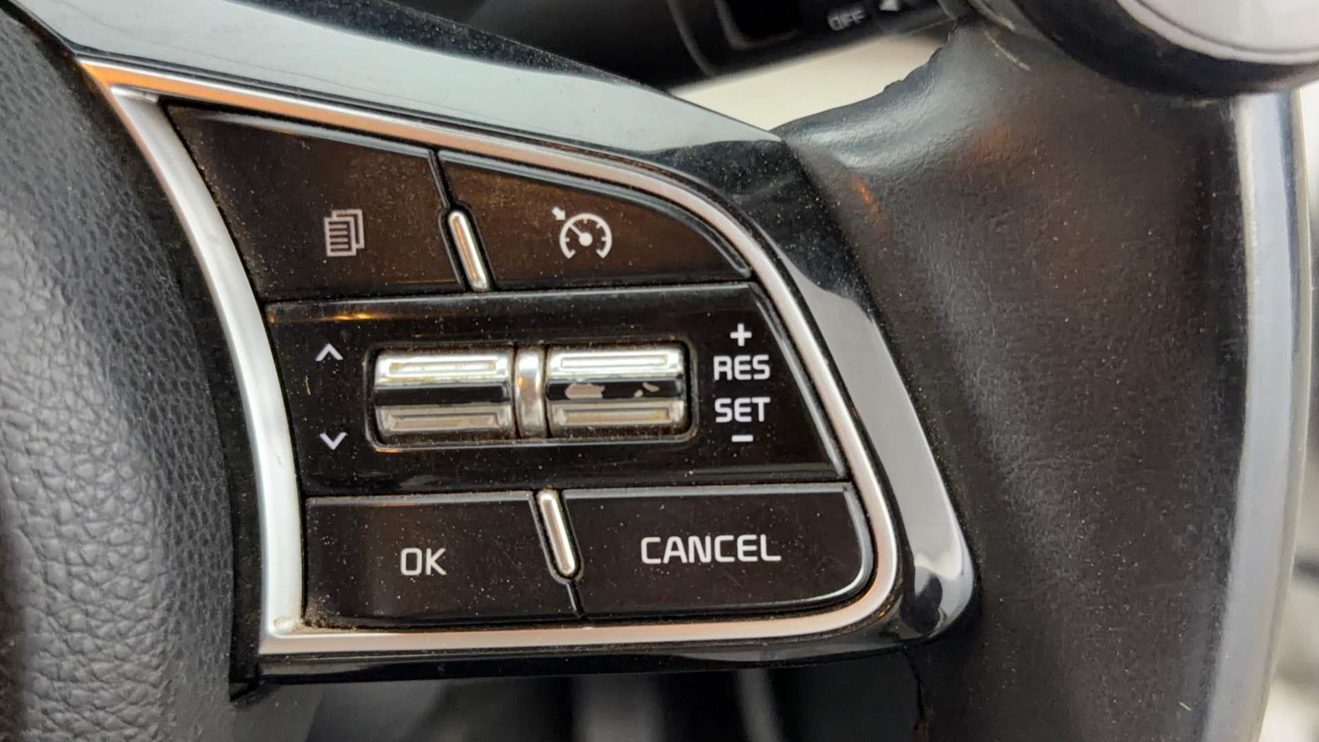 View 2021 Kia Sonet HTX Diesel Image 3 Used 2021 Kia Sonet HTX Diesel Image 3