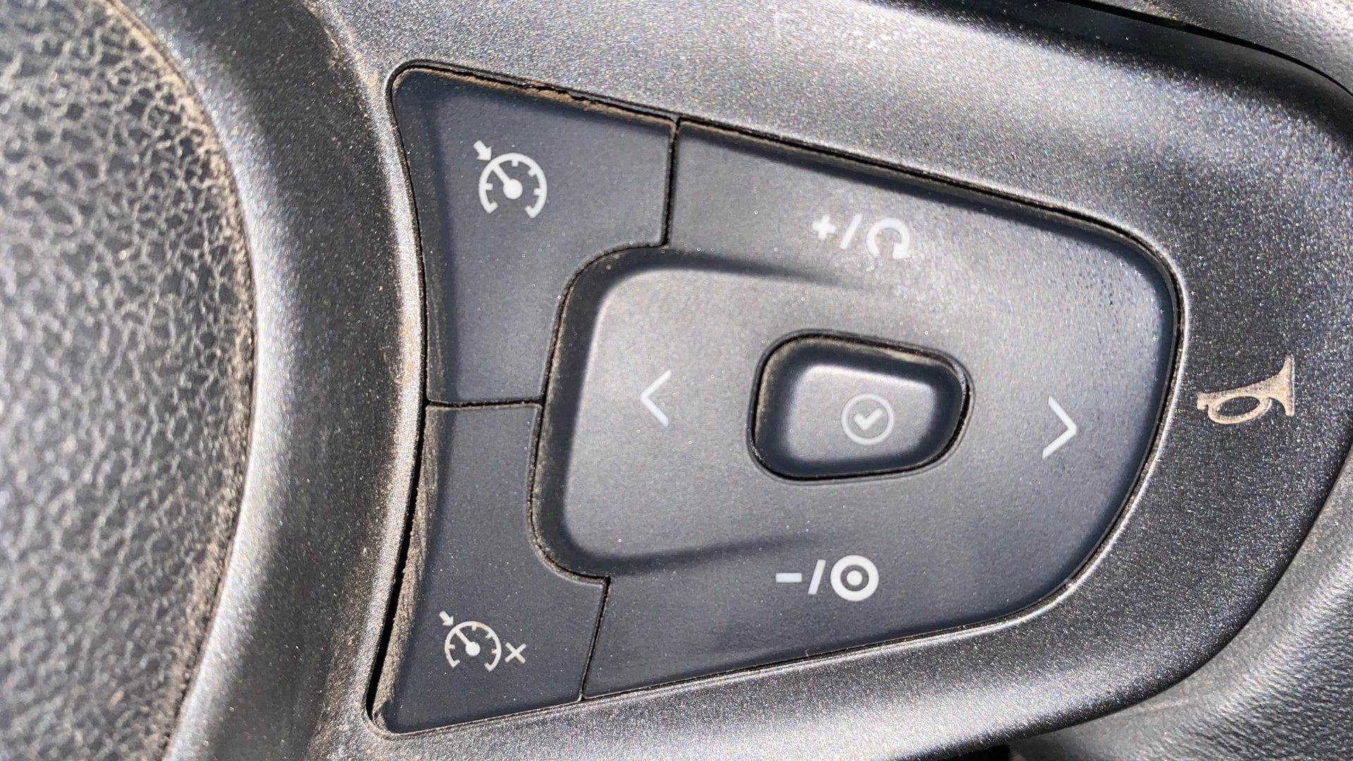 View 2021 Tata Altroz XZ Petrol Image 3 Used 2021 Tata Altroz XZ Petrol Image 3