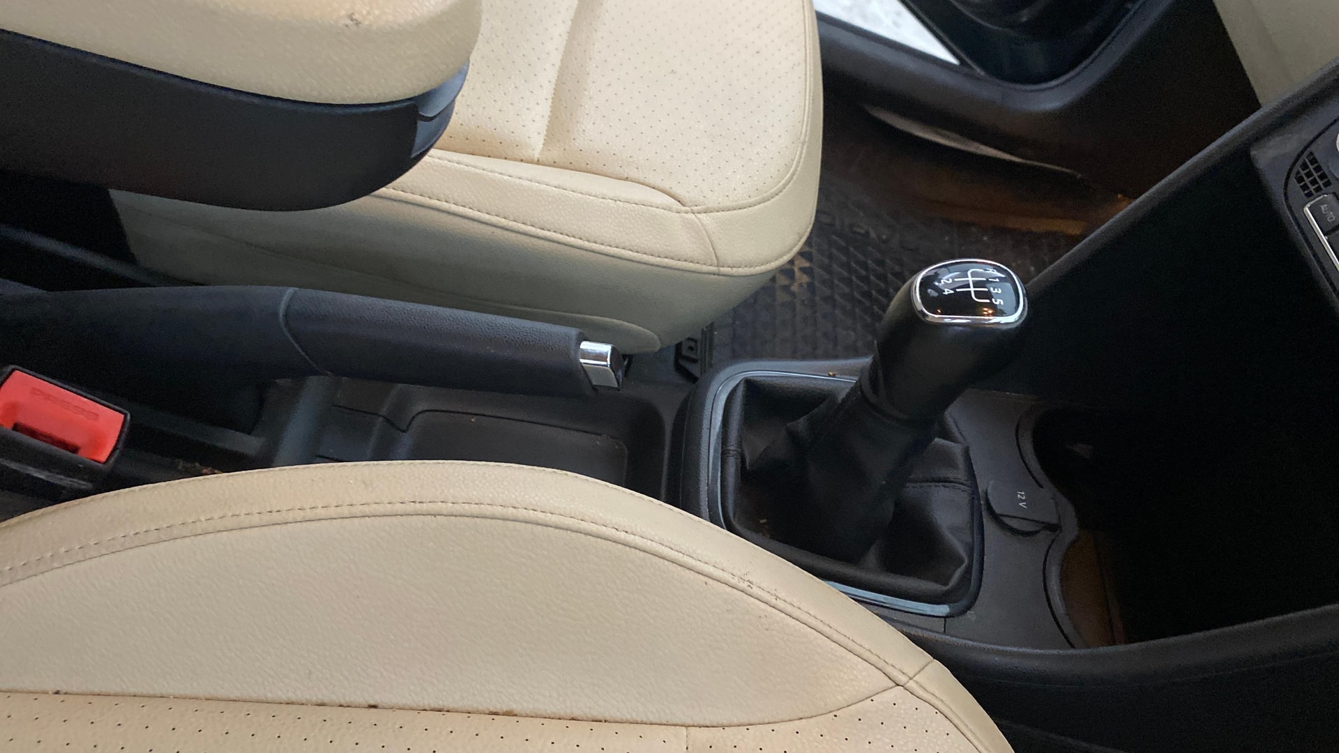 View 2019 Skoda Rapid 1.6 MPI Style Petrol BS IV Image 38 Used 2019 Skoda Rapid 1.6 MPI Style Petrol BS IV Image 38