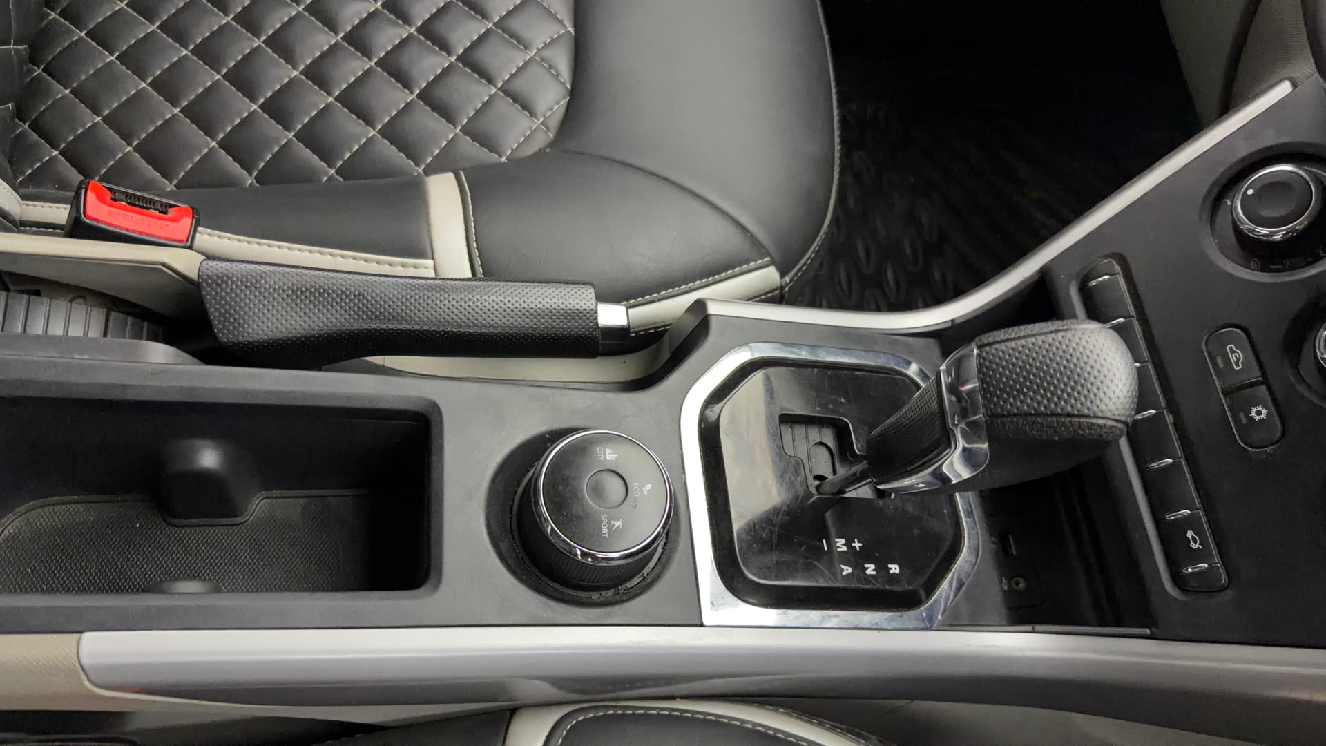 View 2019 Tata Nexon Revotron XMA AMT Image 37 Used 2019 Tata Nexon Revotron XMA AMT Image 37