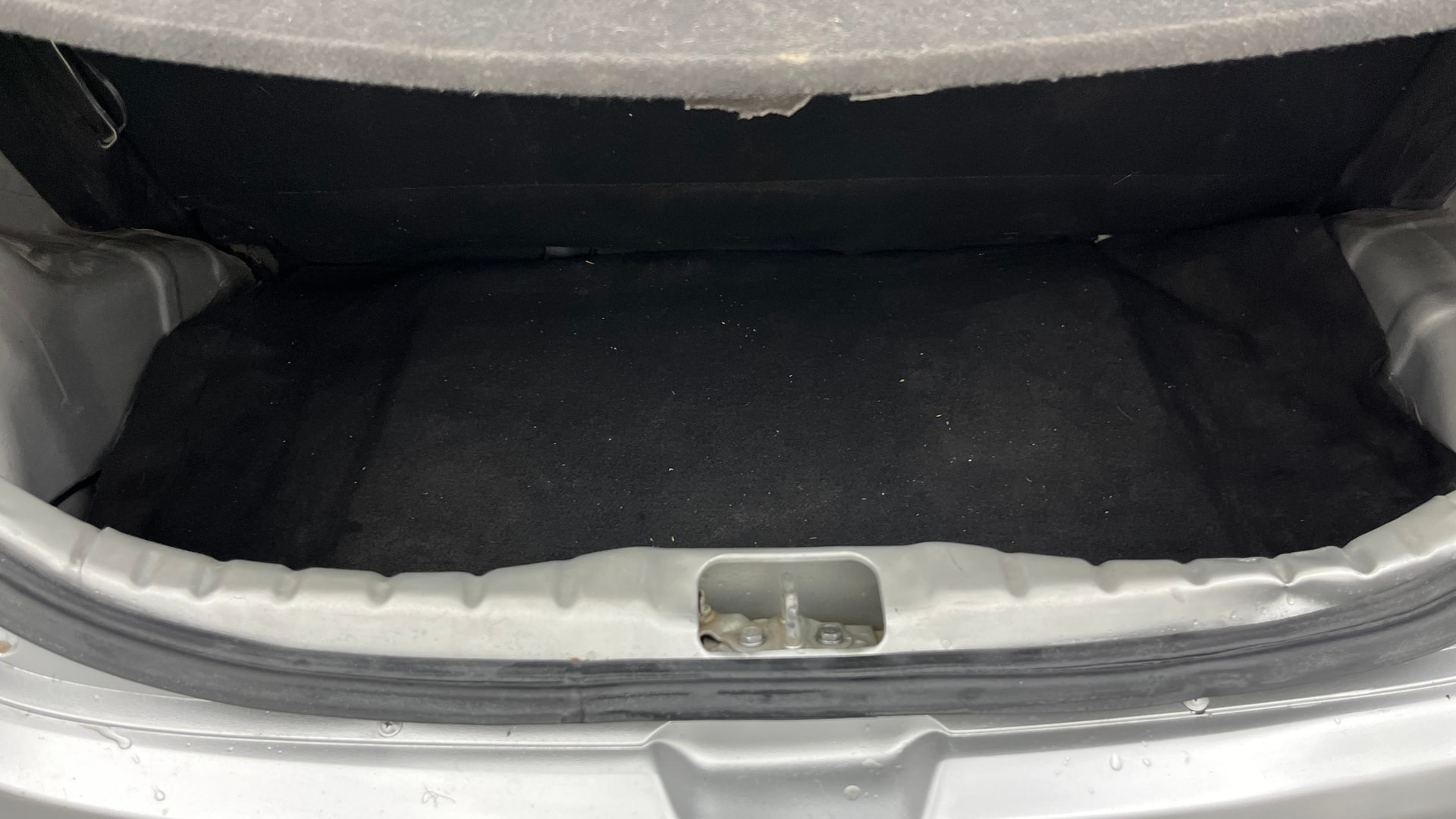 View 2016 Hyundai EON D-Lite Plus Image 10 Used 2016 Hyundai EON D-Lite Plus Image 10
