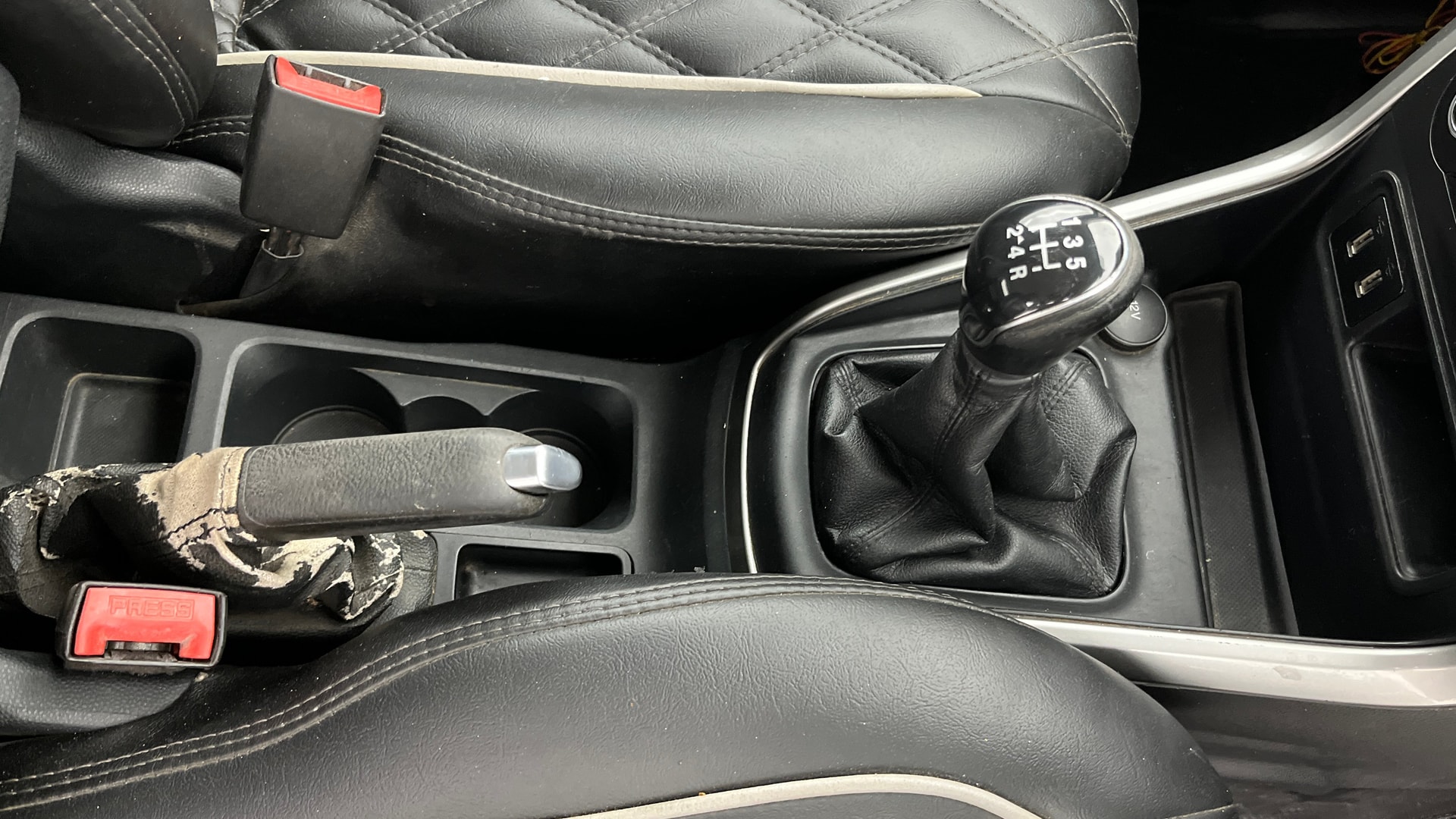 View 2018 Ford EcoSport 1.5 TDCi Diesel Ambiente BS IV Image 40 Used 2018 Ford EcoSport 1.5 TDCi Diesel Ambiente BS IV Image 40