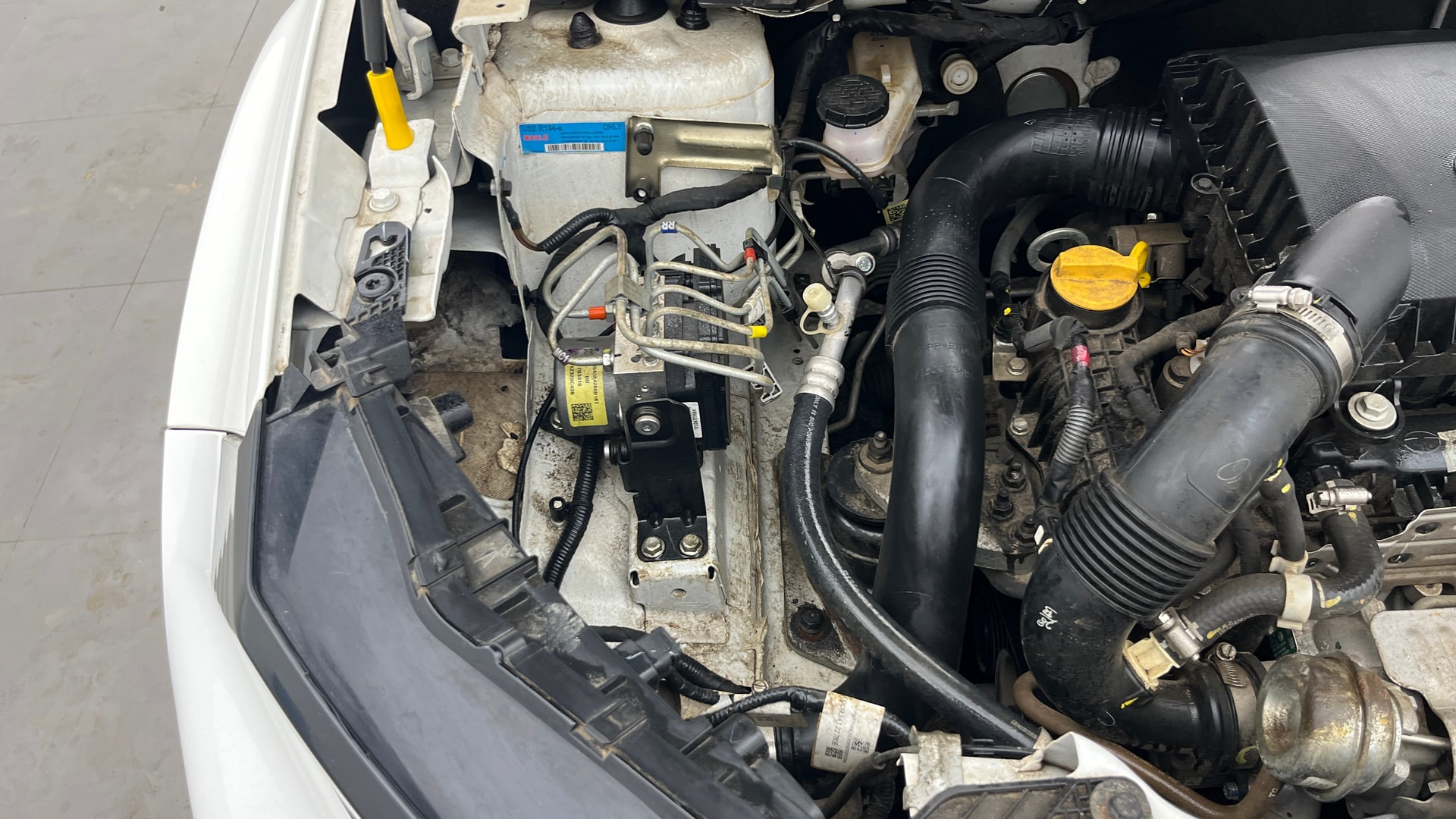 View 2024 Tata Nexon Revotron XE Image 3 Used 2024 Tata Nexon Revotron XE Image 3