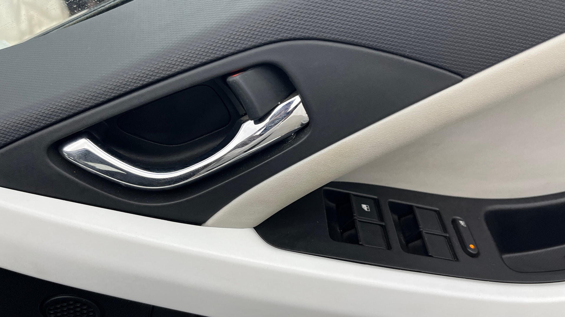 View 2024 Tata Nexon Revotron XE Image 33 Used 2024 Tata Nexon Revotron XE Image 33