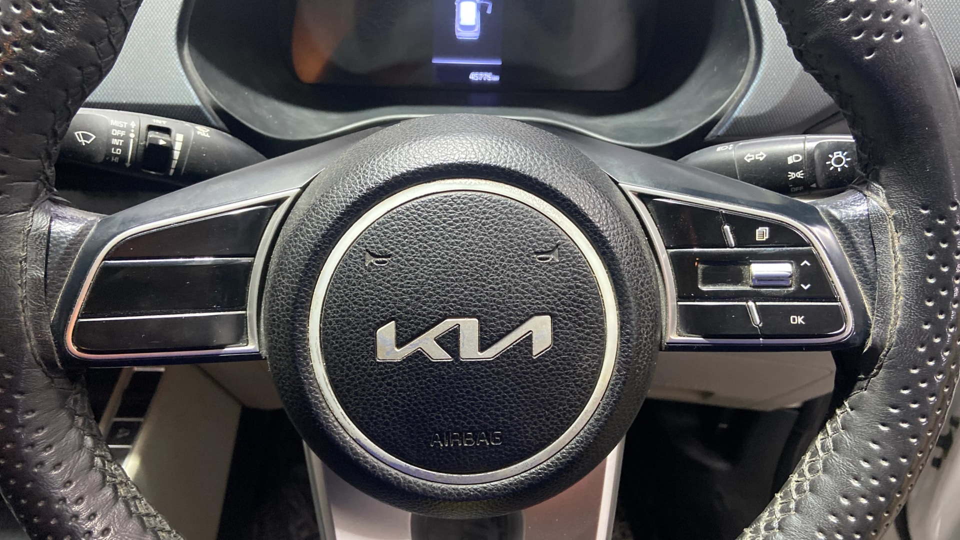 View 2023 Kia Carens Premium 1.5 Turbo Petrol IMT 7 STR Image 3 Used 2023 Kia Carens Premium 1.5 Turbo Petrol IMT 7 STR Image 3