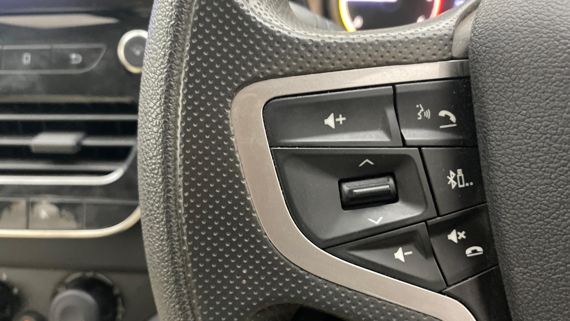 View 2024 Tata Harrier XE Image 3 Used 2024 Tata Harrier XE Image 3