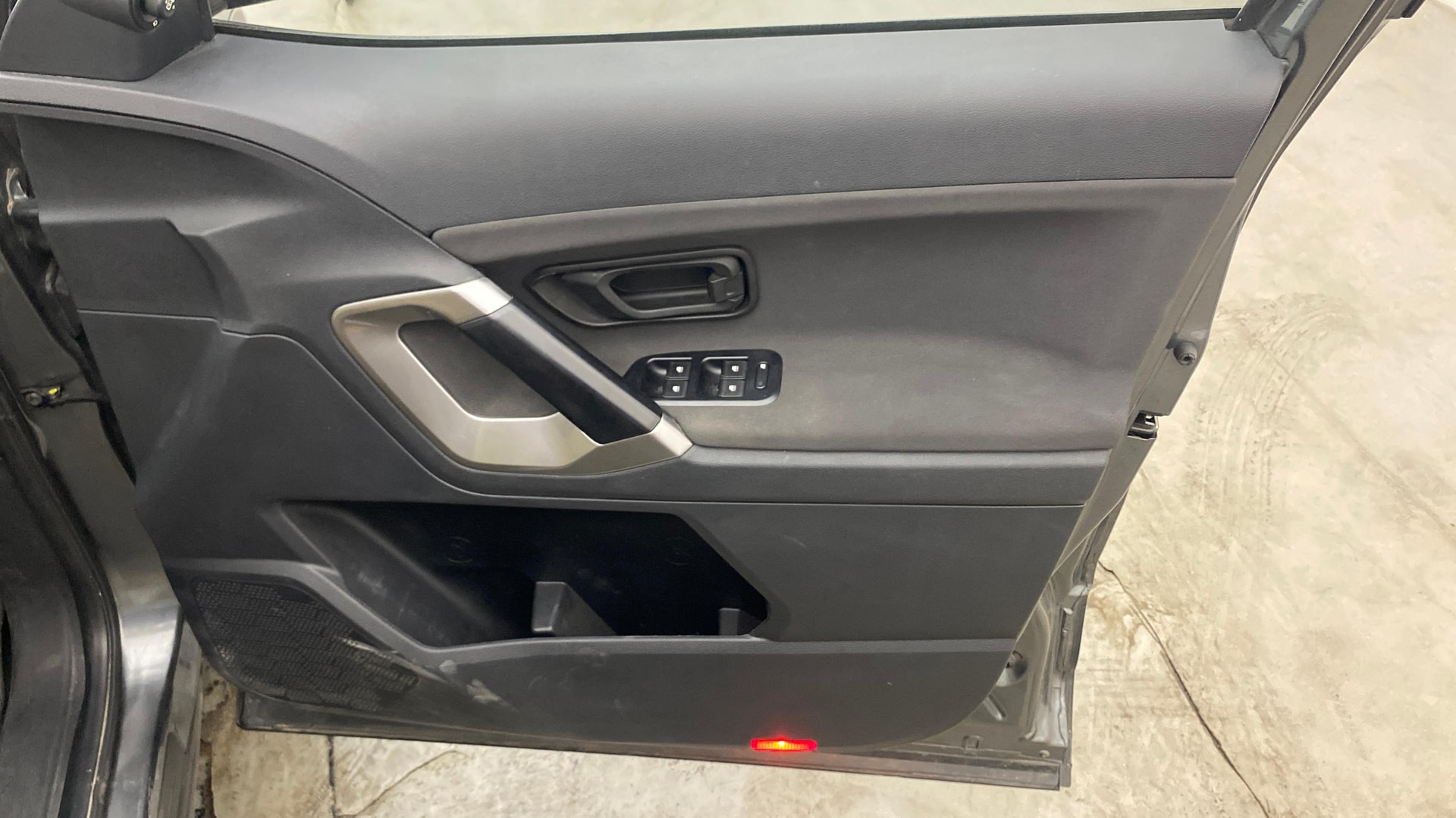 View 2024 Tata Harrier XE Image 34 Used 2024 Tata Harrier XE Image 34