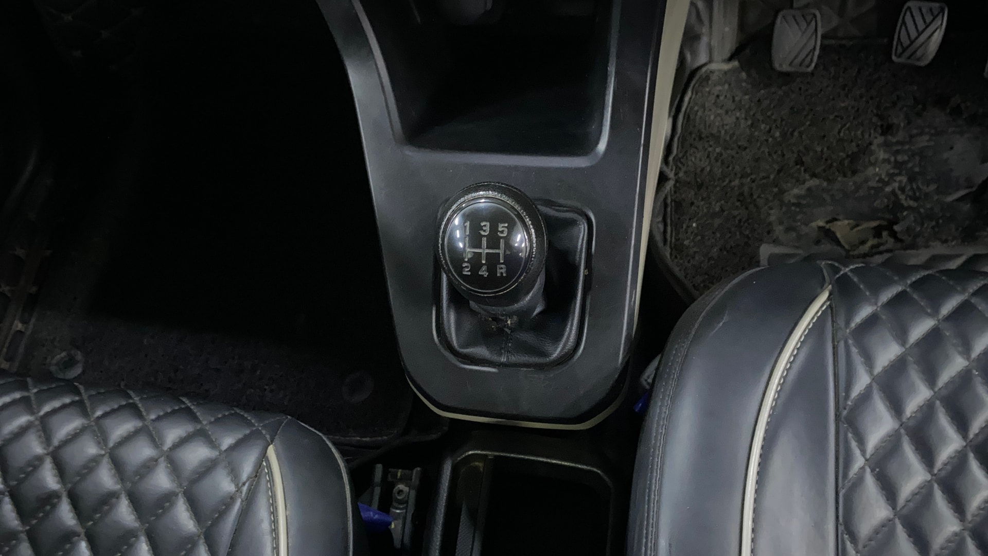 View 2021 Maruti Suzuki 1000 Base Variant Image 38 Used 2021 Maruti Suzuki 1000 Base Variant Image 38