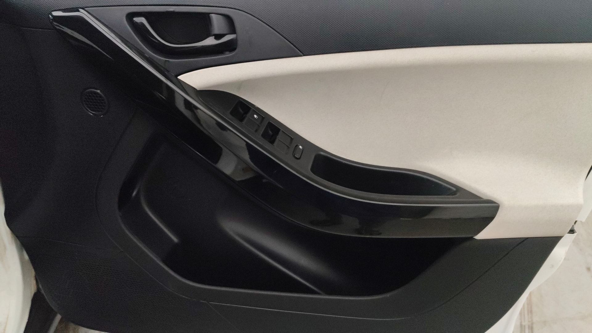 View 2024 Tata Nexon Revotron XE Image 34 Used 2024 Tata Nexon Revotron XE Image 34