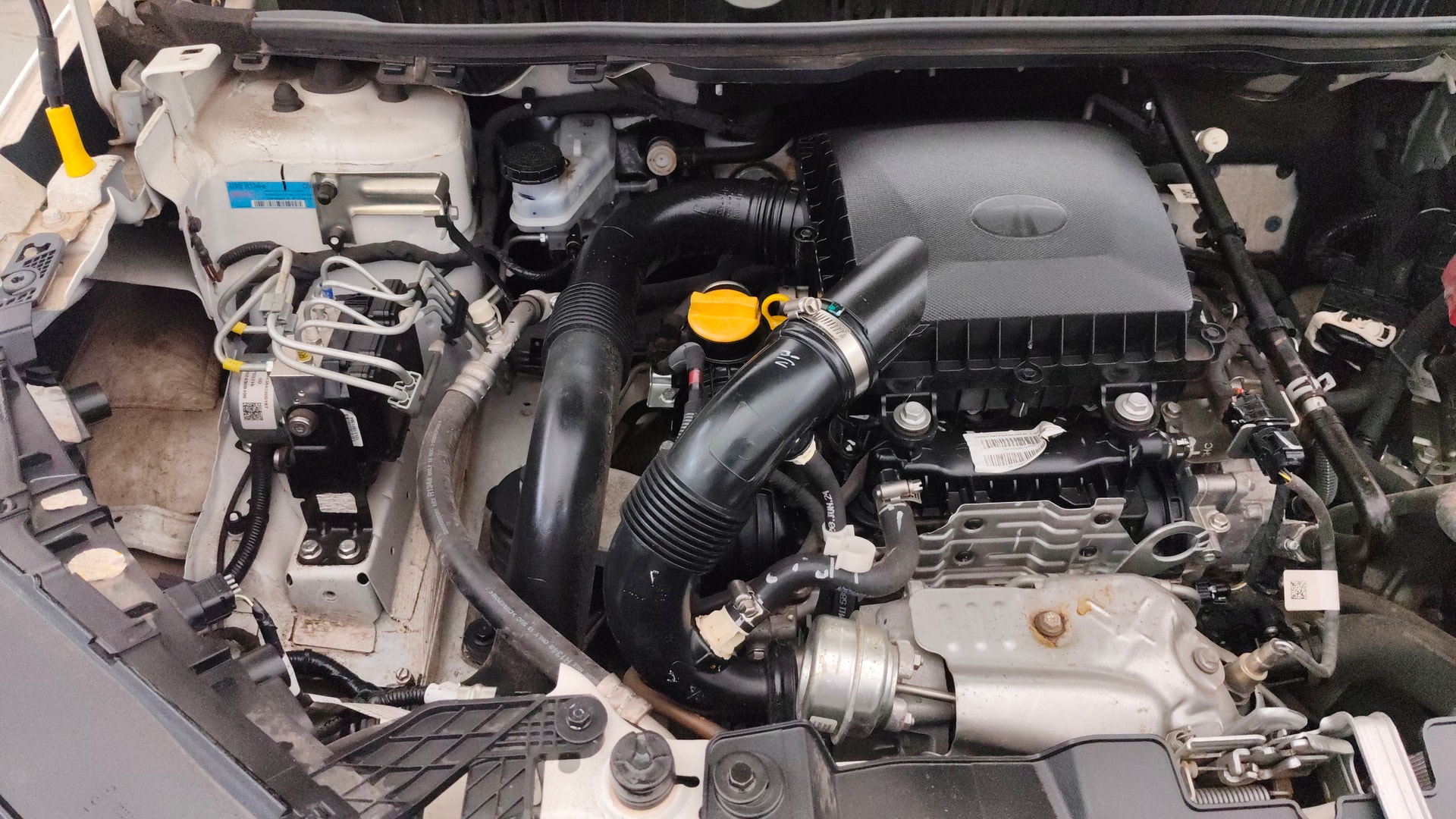 View 2024 Tata Nexon Revotron XE Image 3 Used 2024 Tata Nexon Revotron XE Image 3