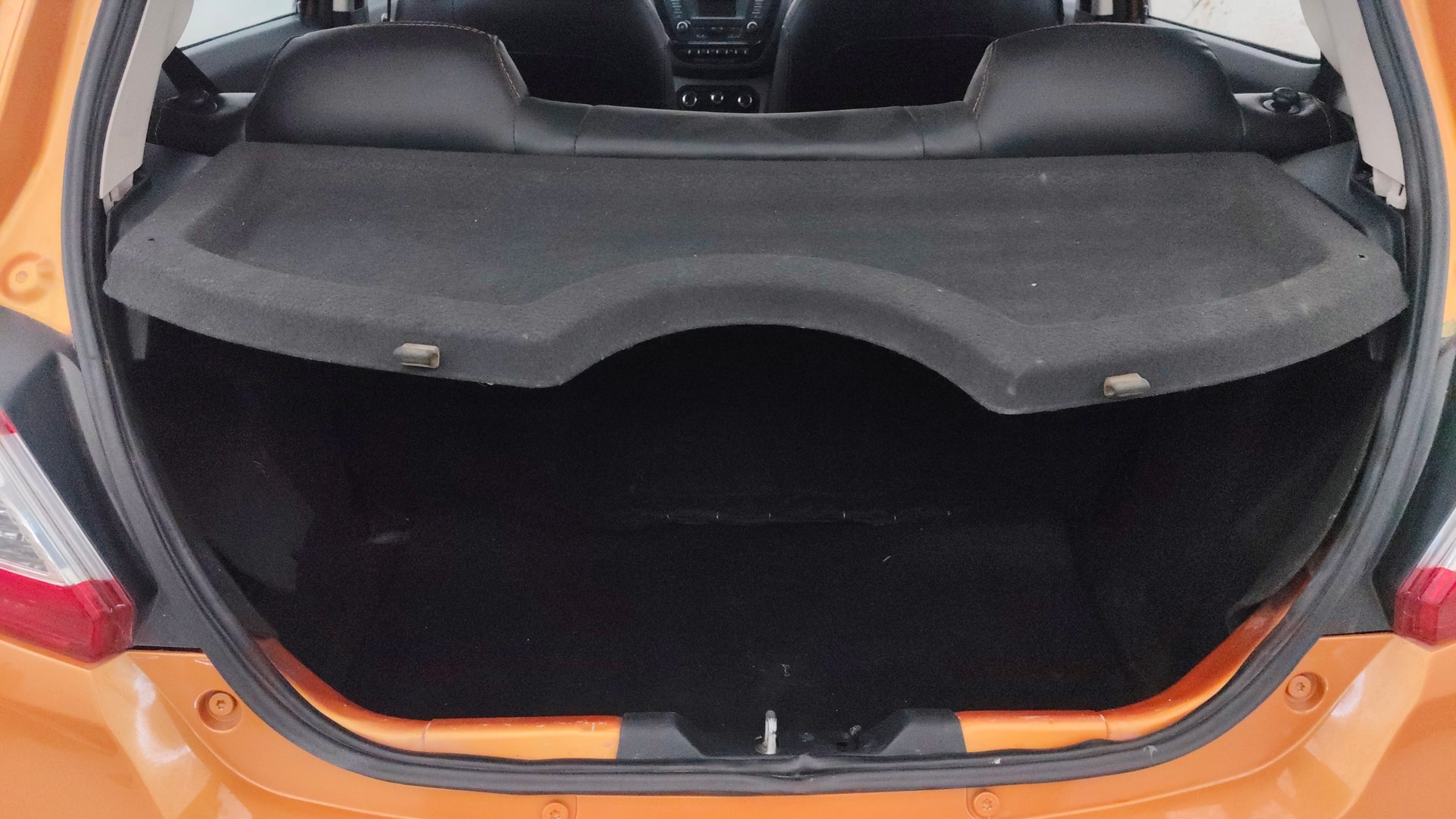 View 2018 Tata Tiago Revotorq XB Image 10 Used 2018 Tata Tiago Revotorq XB Image 10