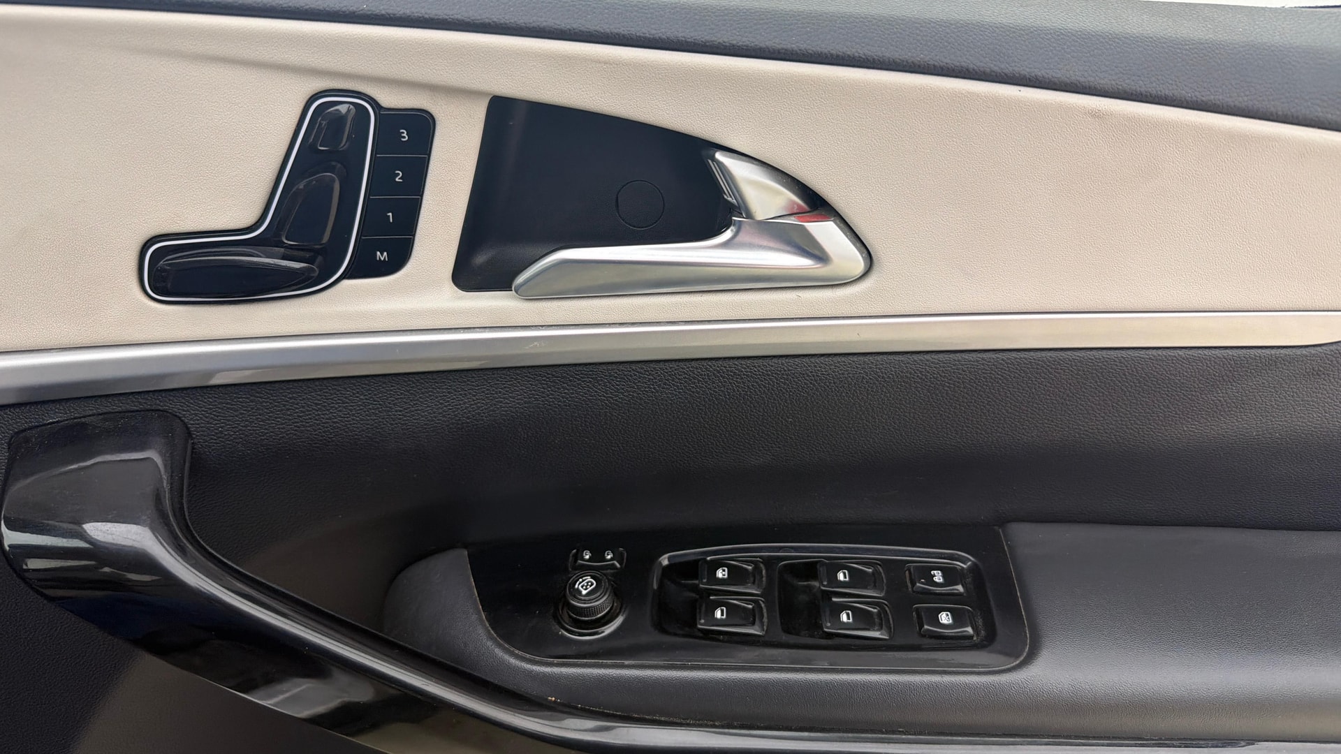 Used 2022 Mahindra XUV700 Used 2022 Mahindra XUV700
