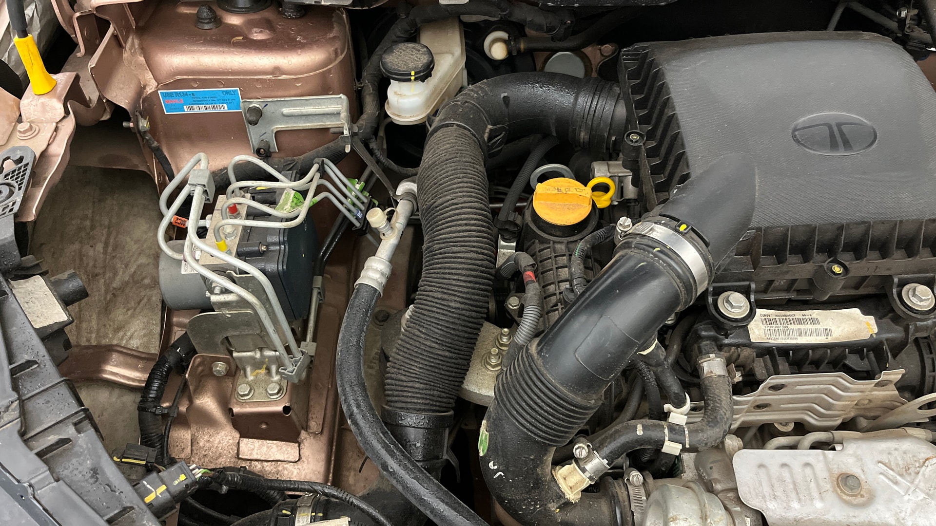 View 2025 Tata Curvv Smart 1.2 Revotron Petrol 6MT Image 25 Used 2025 Tata Curvv Smart 1.2 Revotron Petrol 6MT Image 25