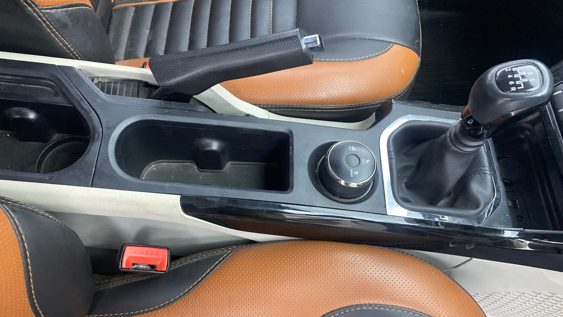 View 2020 Tata Nexon Revotron XZ Image 38 Used 2020 Tata Nexon Revotron XZ Image 38