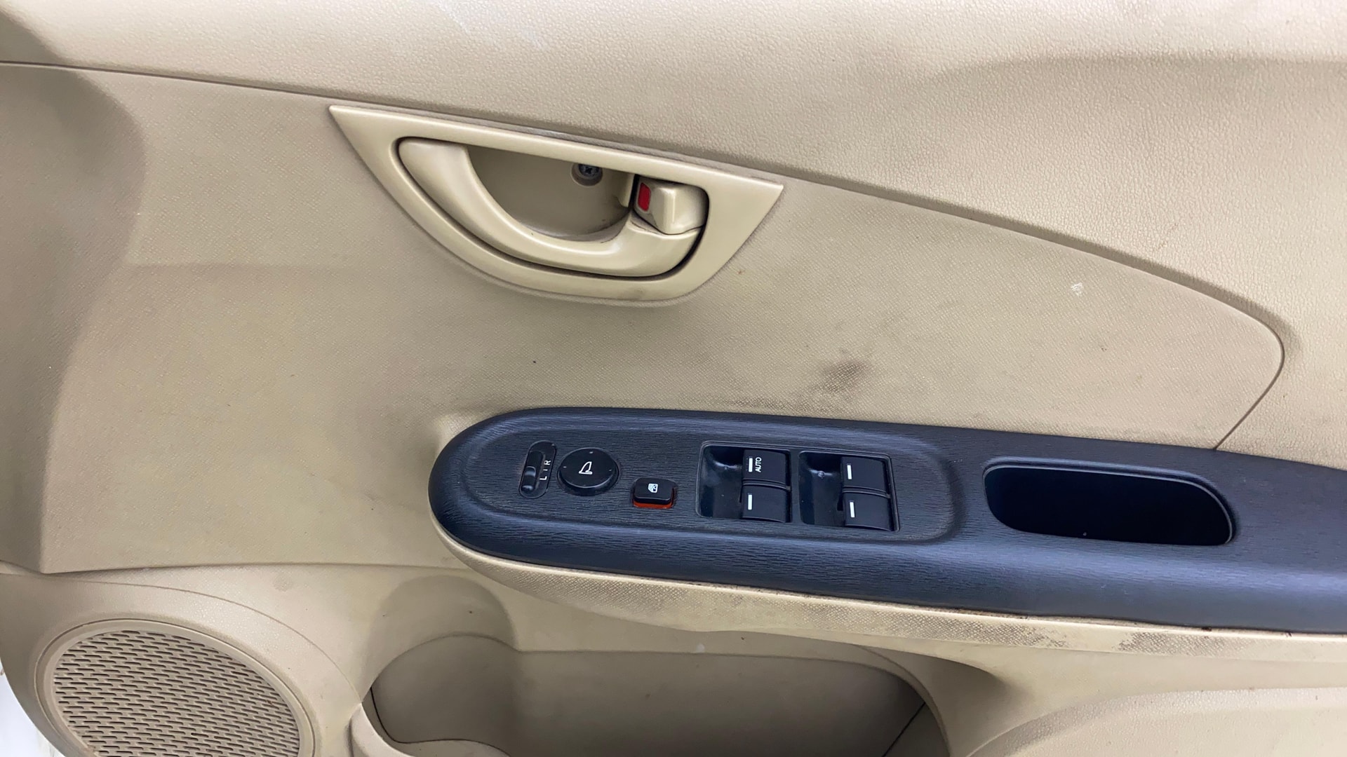 View 2015 Honda Amaze E MT Petrol BS IV Image 32 Used 2015 Honda Amaze E MT Petrol BS IV Image 32