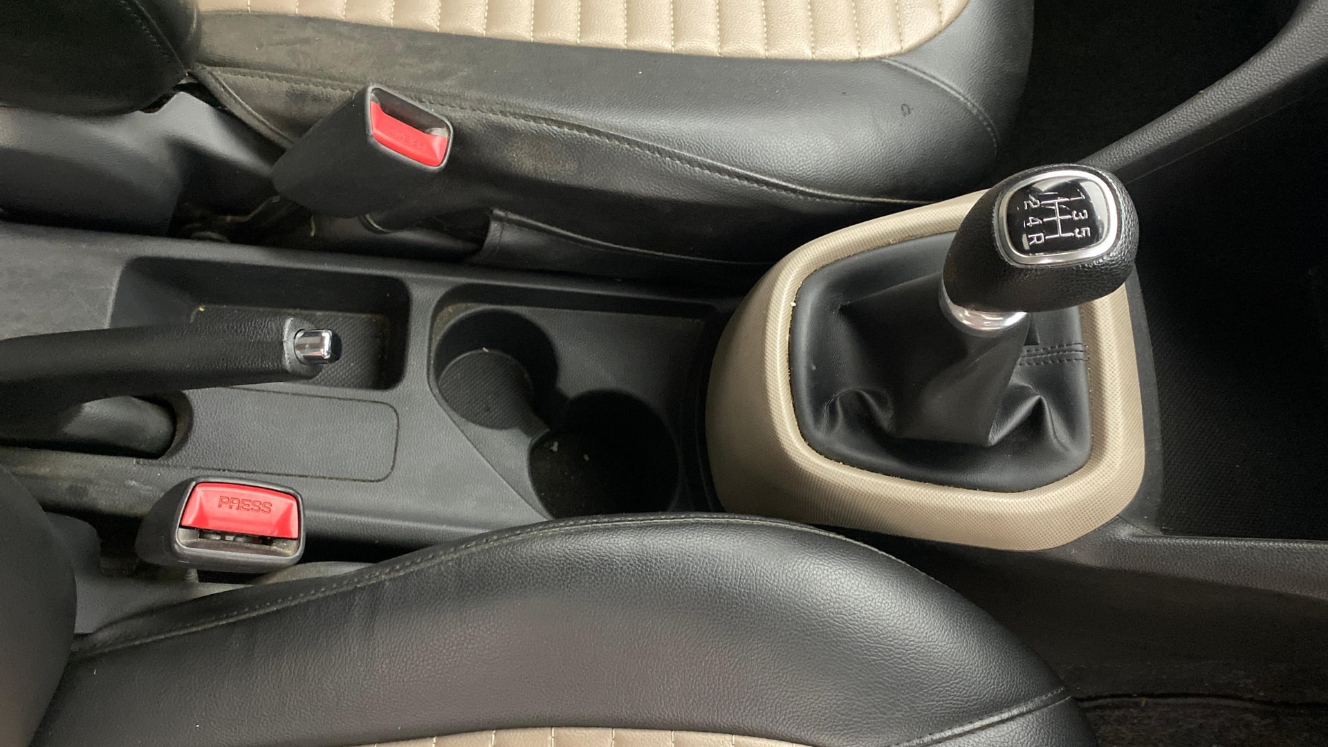 View 2017 Hyundai Grand i10 Sportz 1.2 Kappa Image 37 Used 2017 Hyundai Grand i10 Sportz 1.2 Kappa Image 37
