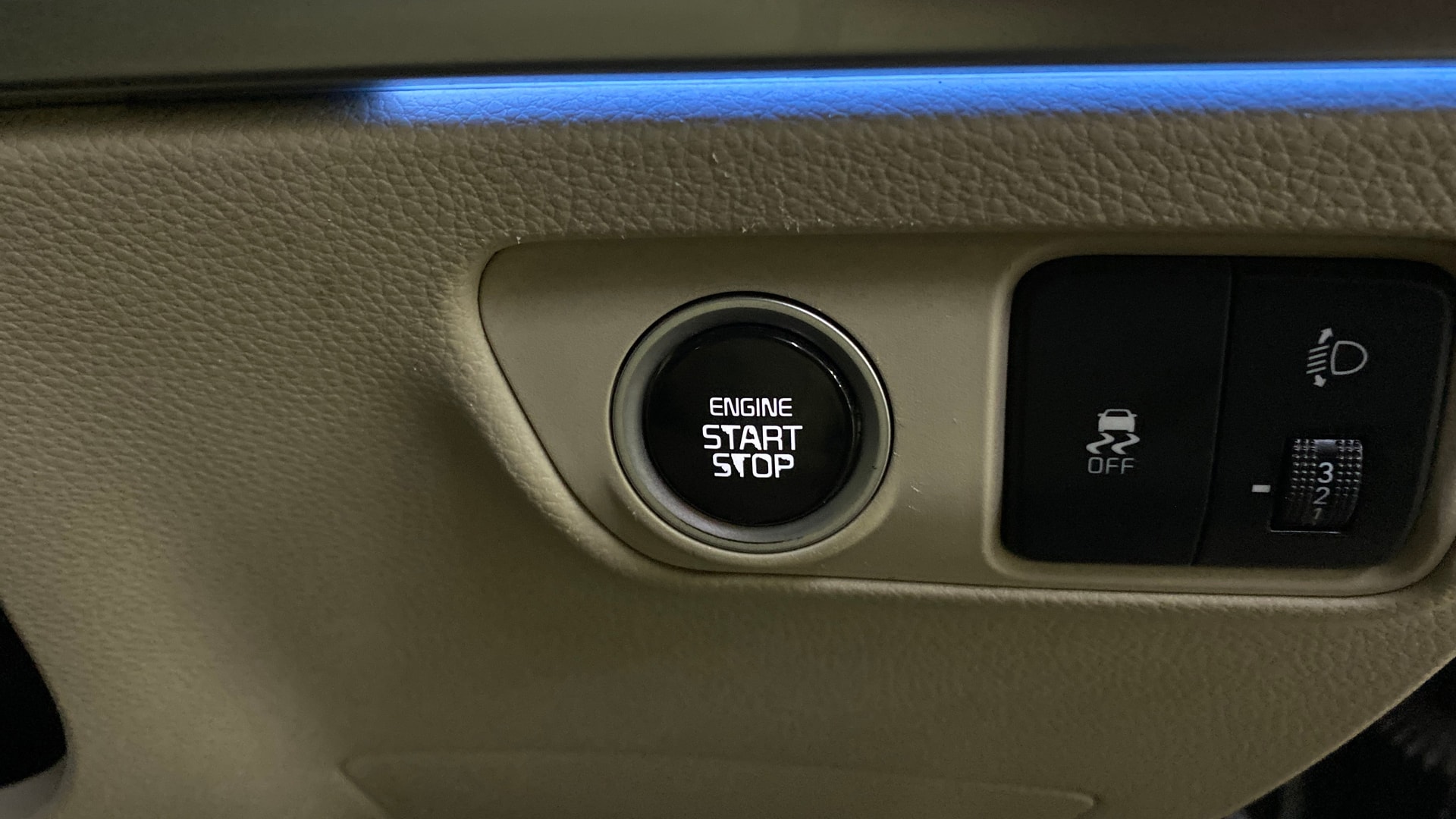 View 2022 Kia Carens Luxury Plus 1.4 DCT Petrol 7 STR Image 42 Used 2022 Kia Carens Luxury Plus 1.4 DCT Petrol 7 STR Image 42