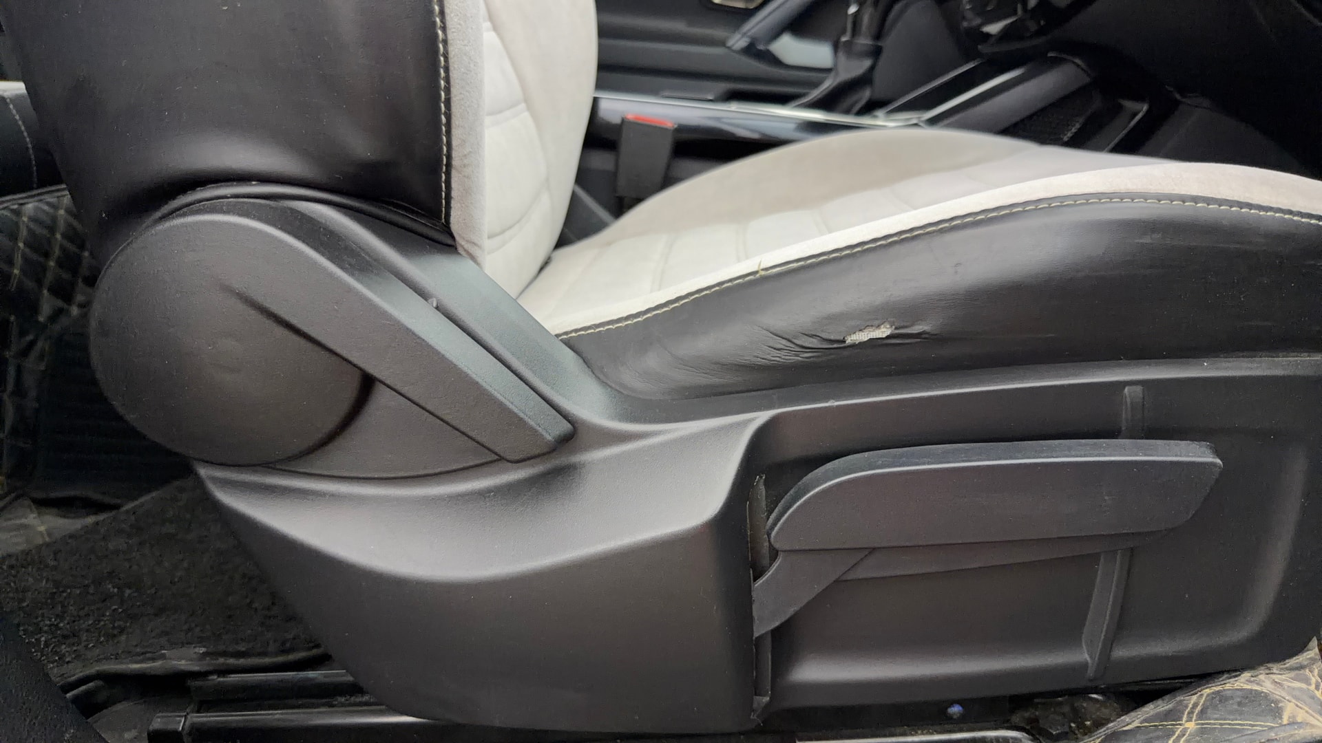 View 2022 Tata Harrier XE Image 19 Used 2022 Tata Harrier XE Image 19