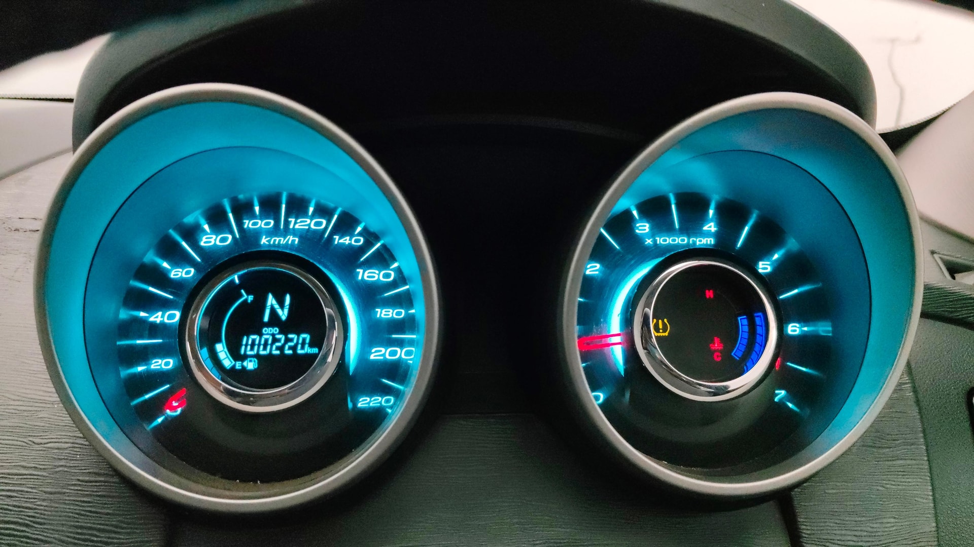 View 2017 Mahindra XUV500 G AT Image 22 Used 2017 Mahindra XUV500 G AT Image 22