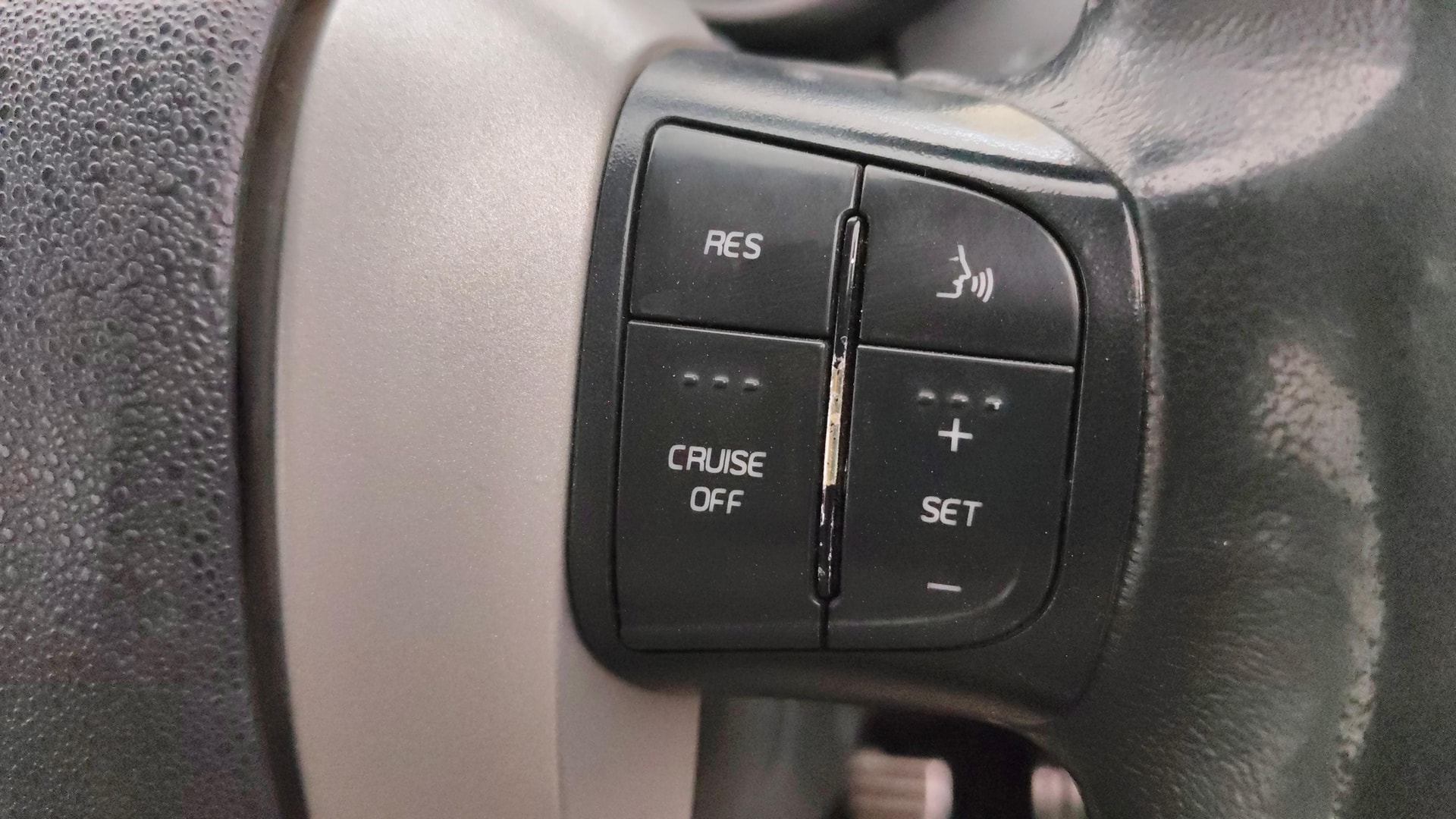 View 2017 Mahindra XUV500 G AT Image 3 Used 2017 Mahindra XUV500 G AT Image 3