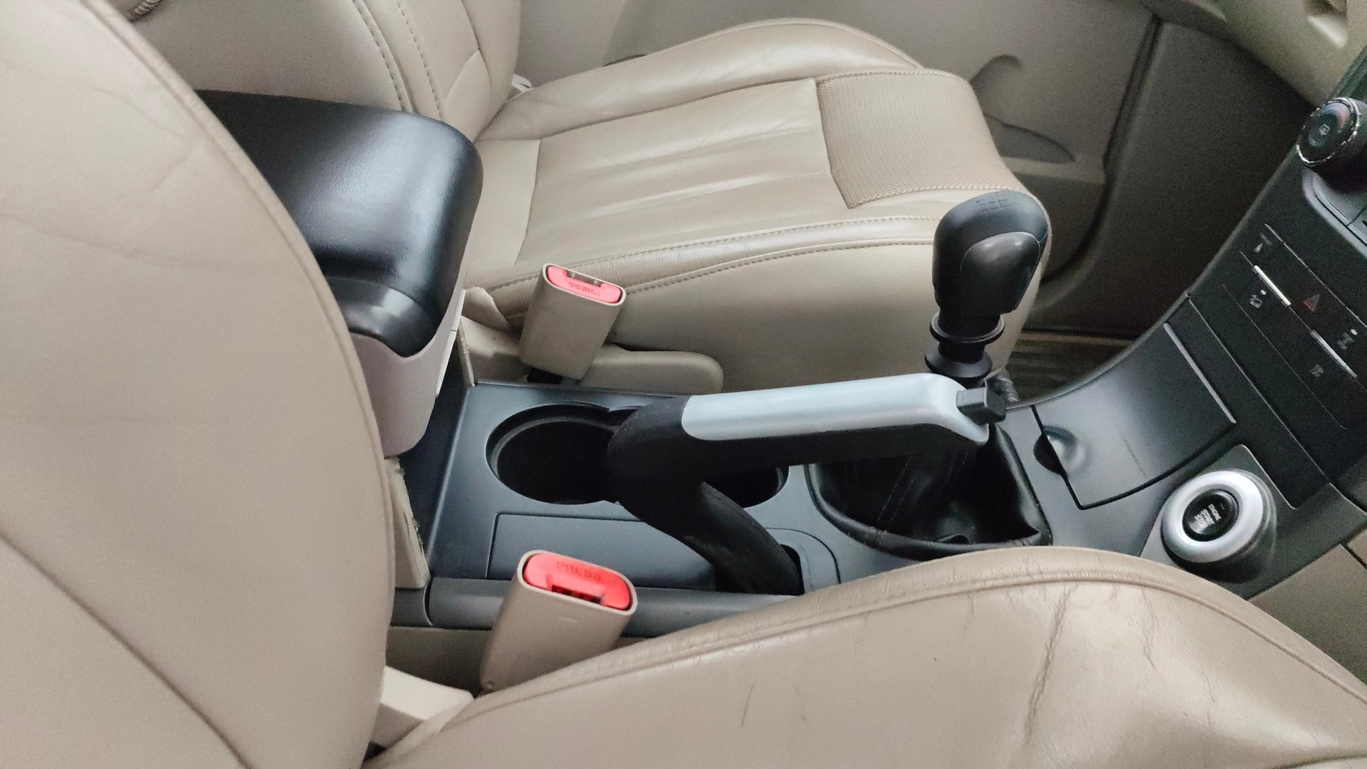 View 2017 Mahindra XUV500 G AT Image 44 Used 2017 Mahindra XUV500 G AT Image 44