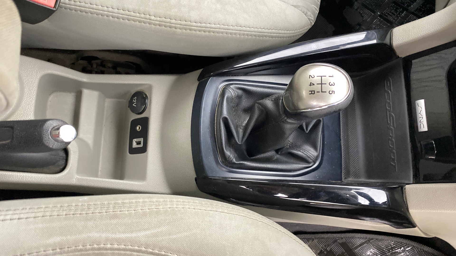 View 2016 Ford EcoSport 1.5 TDCi Diesel Ambiente BS IV Image 40 Used 2016 Ford EcoSport 1.5 TDCi Diesel Ambiente BS IV Image 40