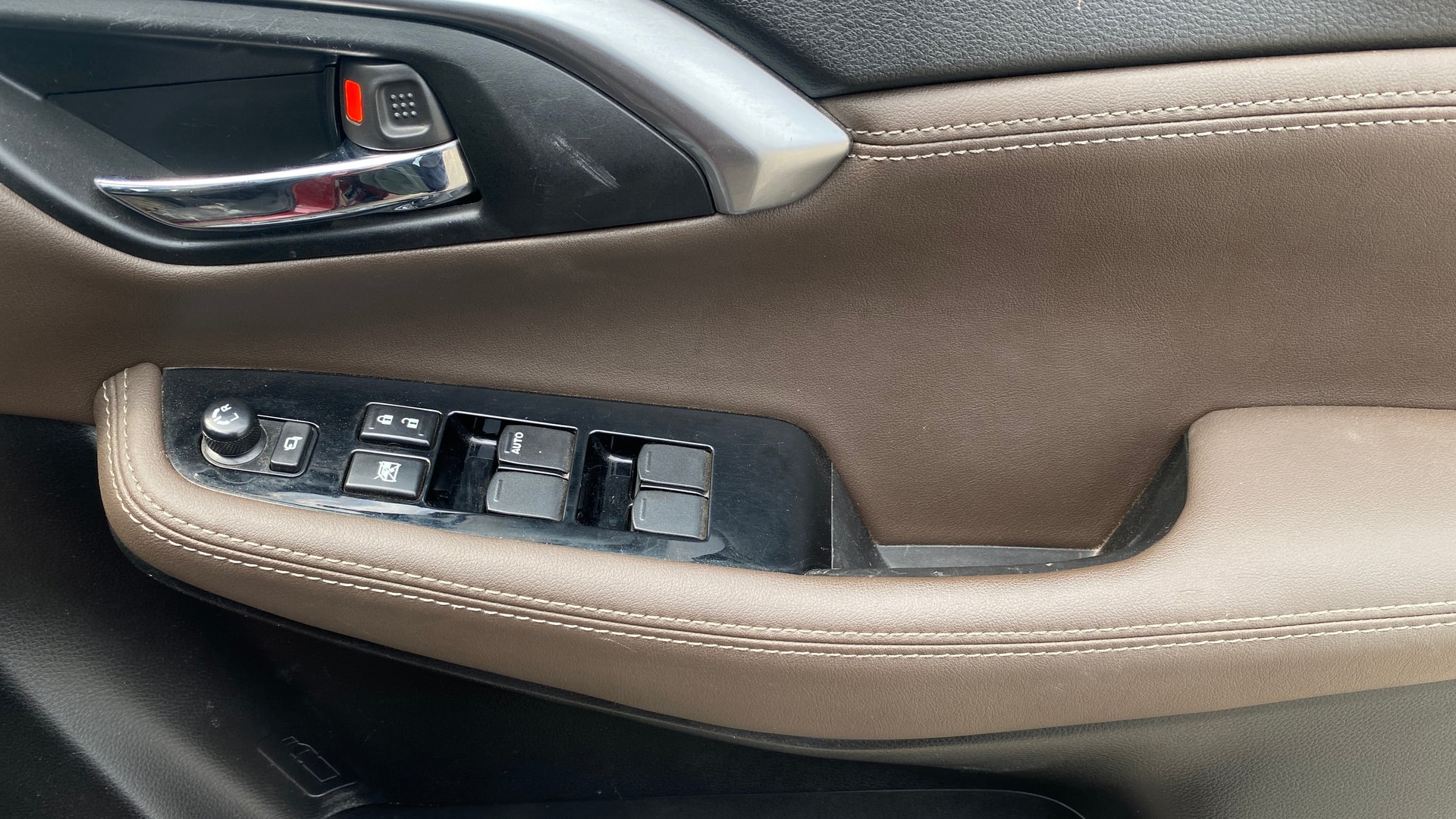 View 2025 Toyota Urban Cruiser Hyryder V e-Drive 2WD HYBRID Image 41 Used 2025 Toyota Urban Cruiser Hyryder V e-Drive 2WD HYBRID Image 41