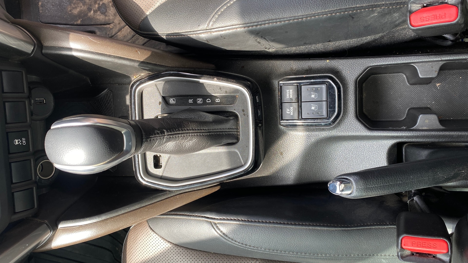 View 2025 Toyota Urban Cruiser Hyryder V e-Drive 2WD HYBRID Image 44 Used 2025 Toyota Urban Cruiser Hyryder V e-Drive 2WD HYBRID Image 44
