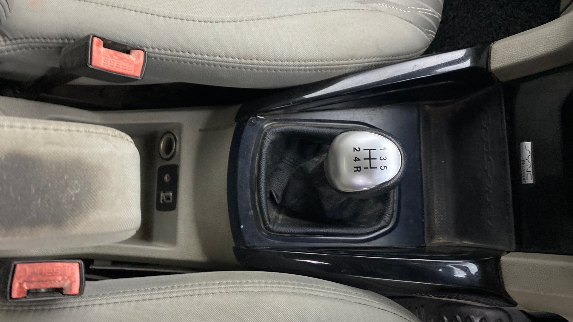 View 2016 Ford EcoSport 1.5 TDCi Diesel Ambiente BS IV Image 38 Used 2016 Ford EcoSport 1.5 TDCi Diesel Ambiente BS IV Image 38